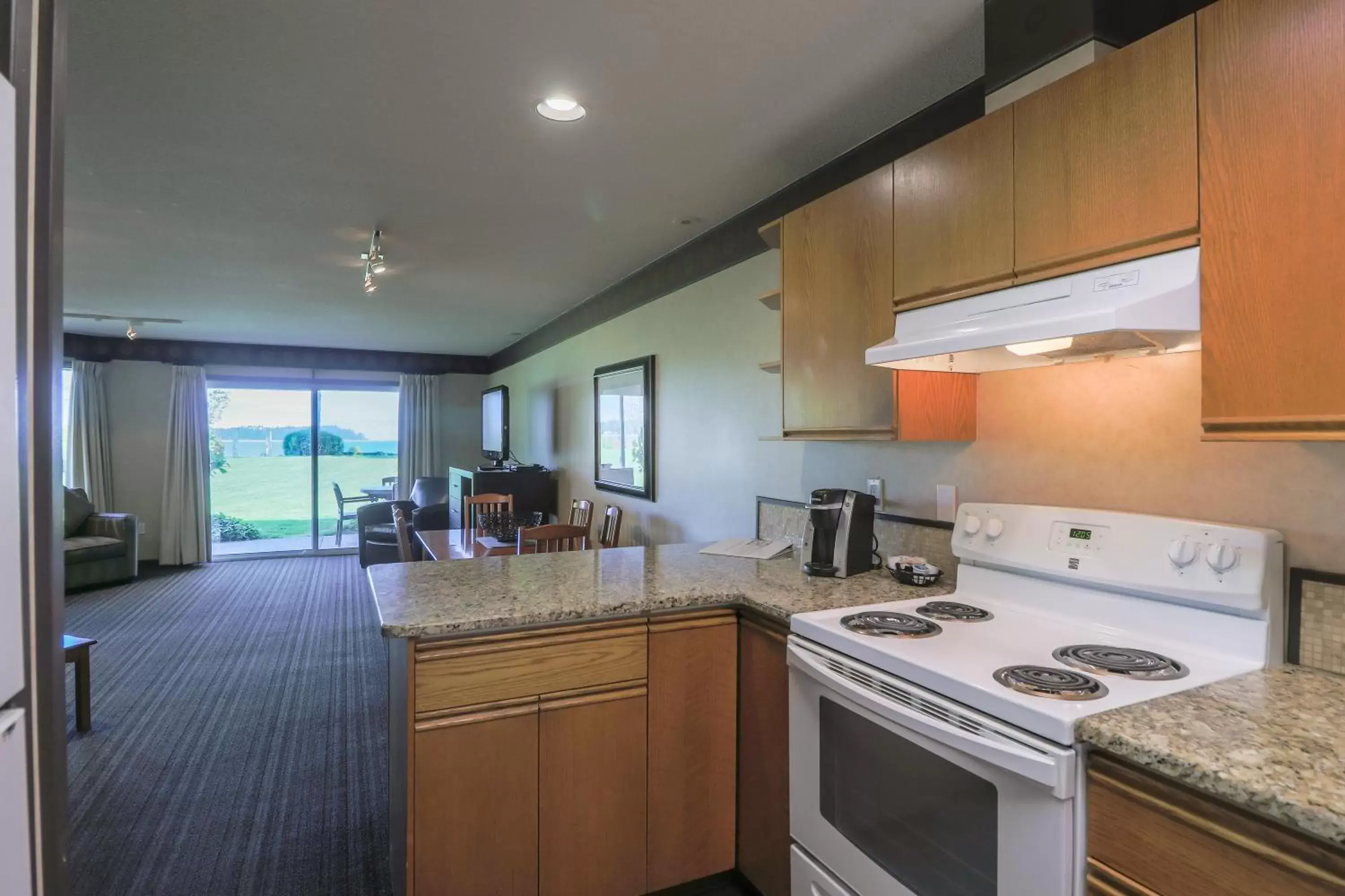 kitchen, Kitchen/Kitchenette in Pacific Shores Resort & Spa