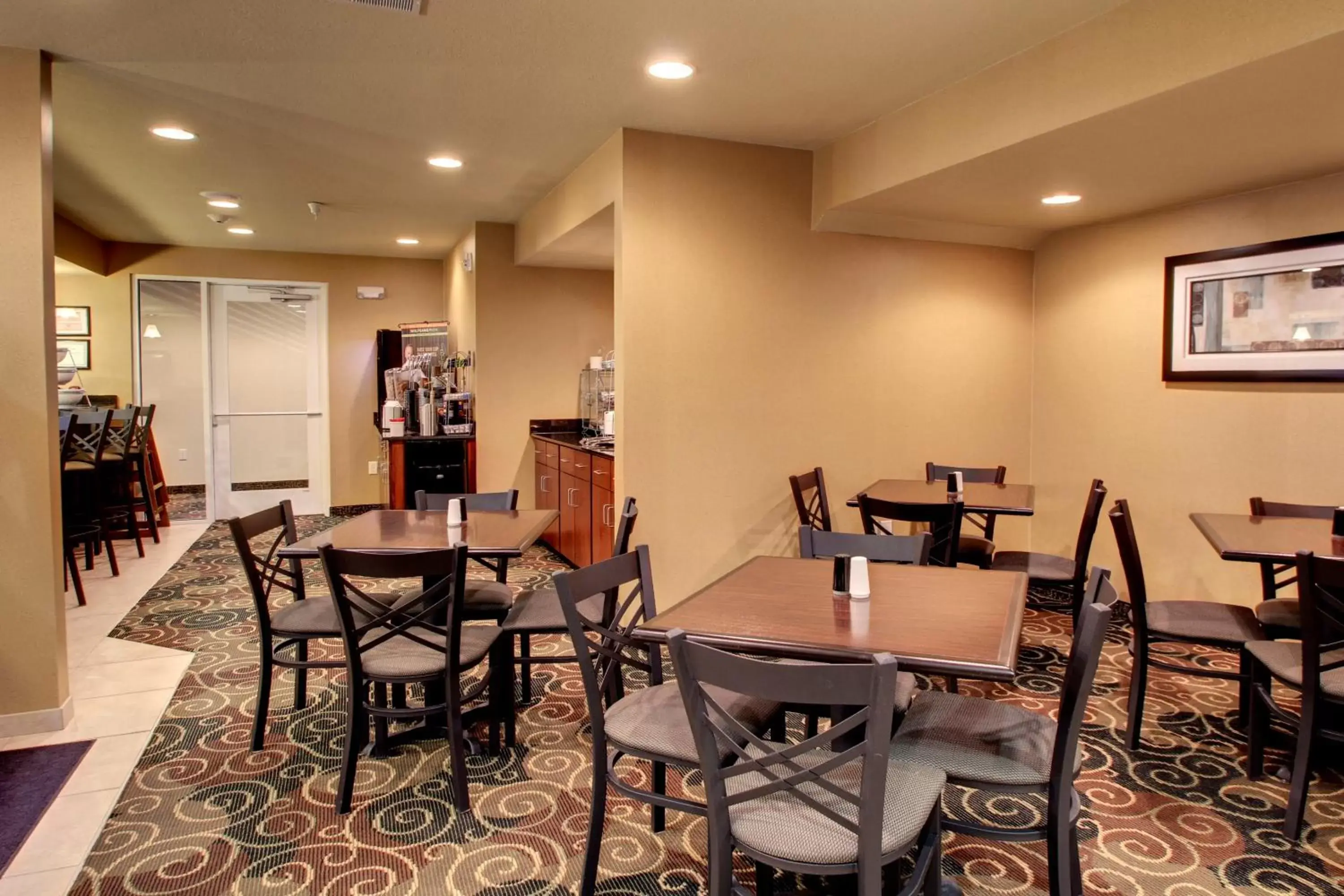 Lobby or reception in Cobblestone Hotel & Suites - Newton Lobby or reception in Cobblestone Hotel & Suites - Newton