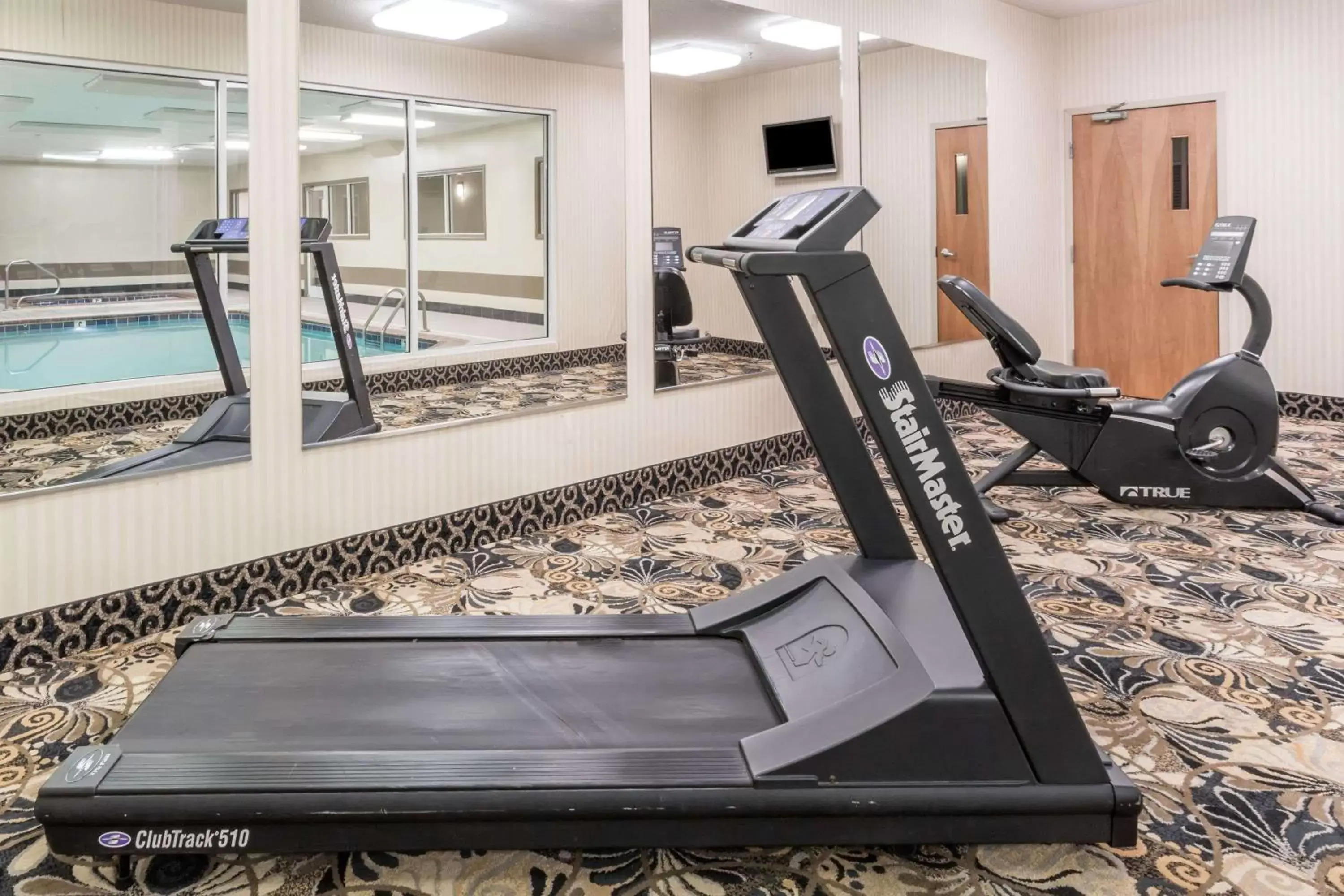 Fitness centre/facilities, Fitness Center/Facilities in Super 8 by Wyndham Huntington WV