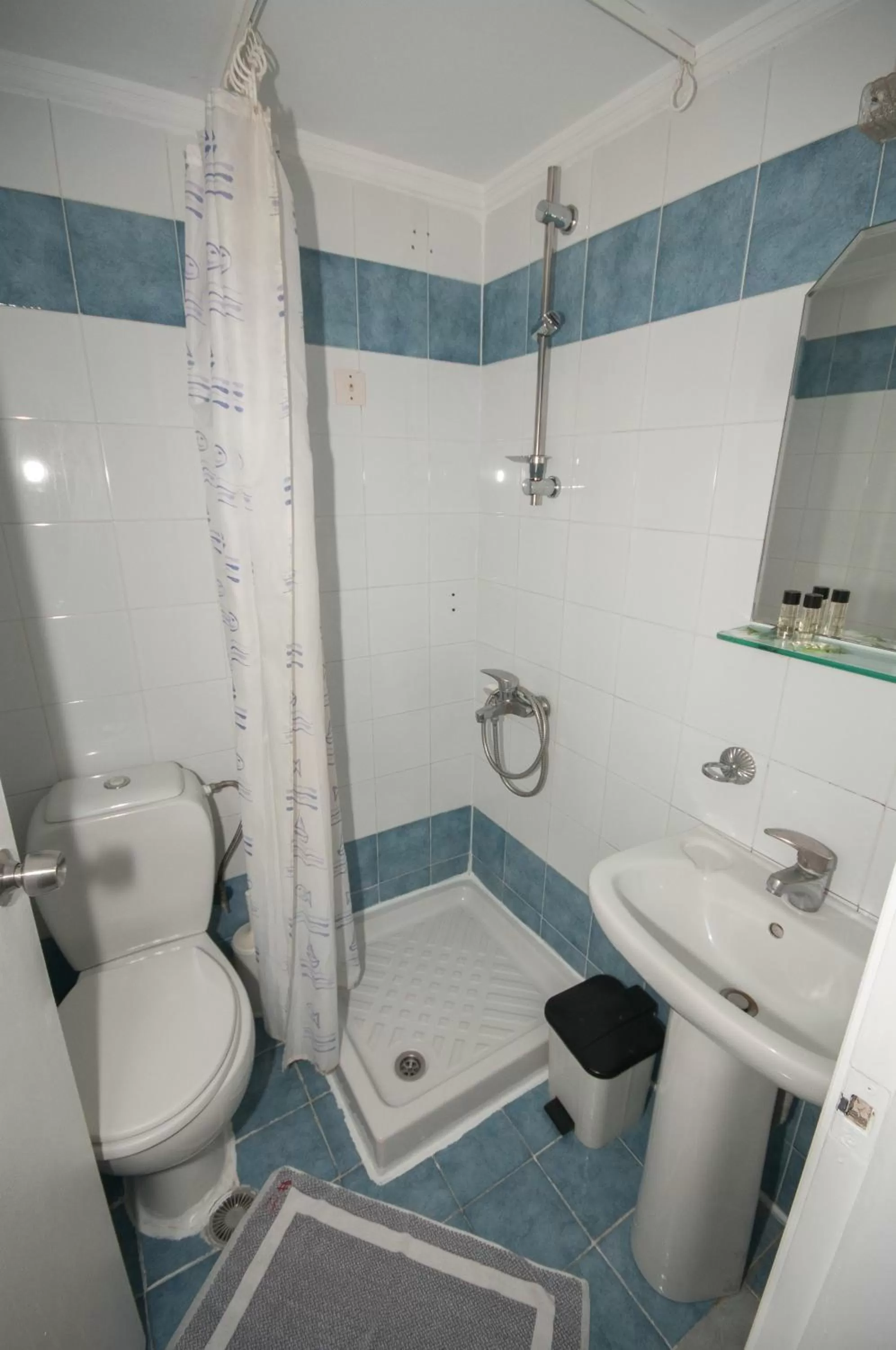 Bathroom in Cecil Hotel