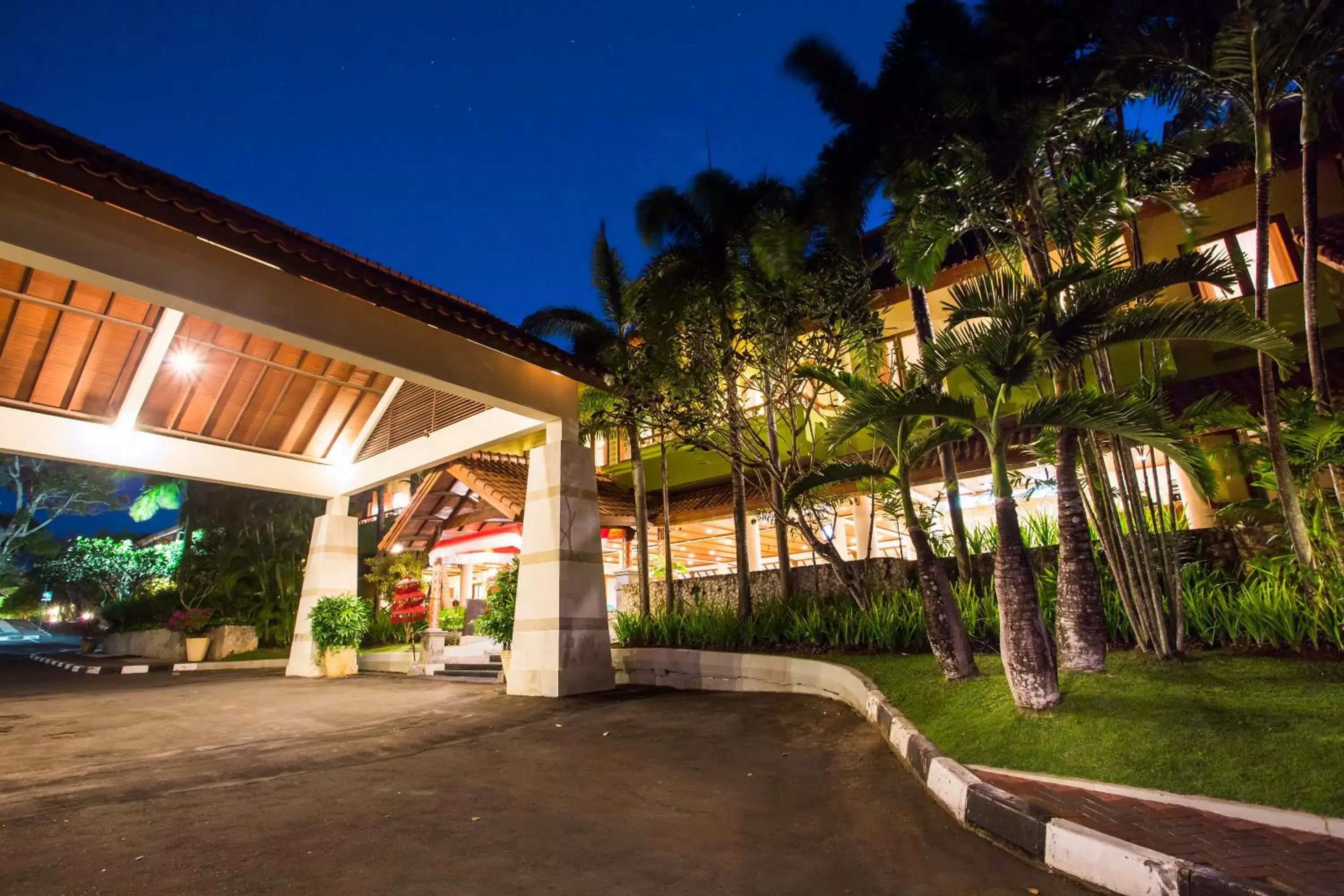 Facade/entrance, Property Building in Plagoo Holiday Hotel