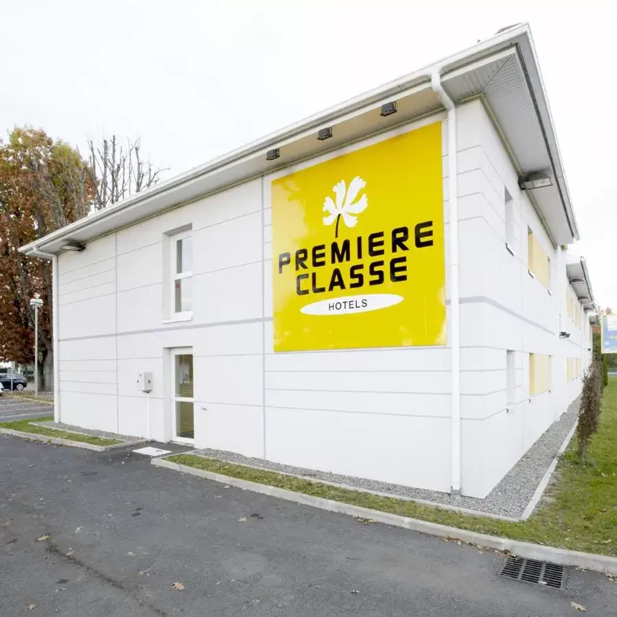 Day, Property Building in Premiere Classe Pau Est-Bizanos