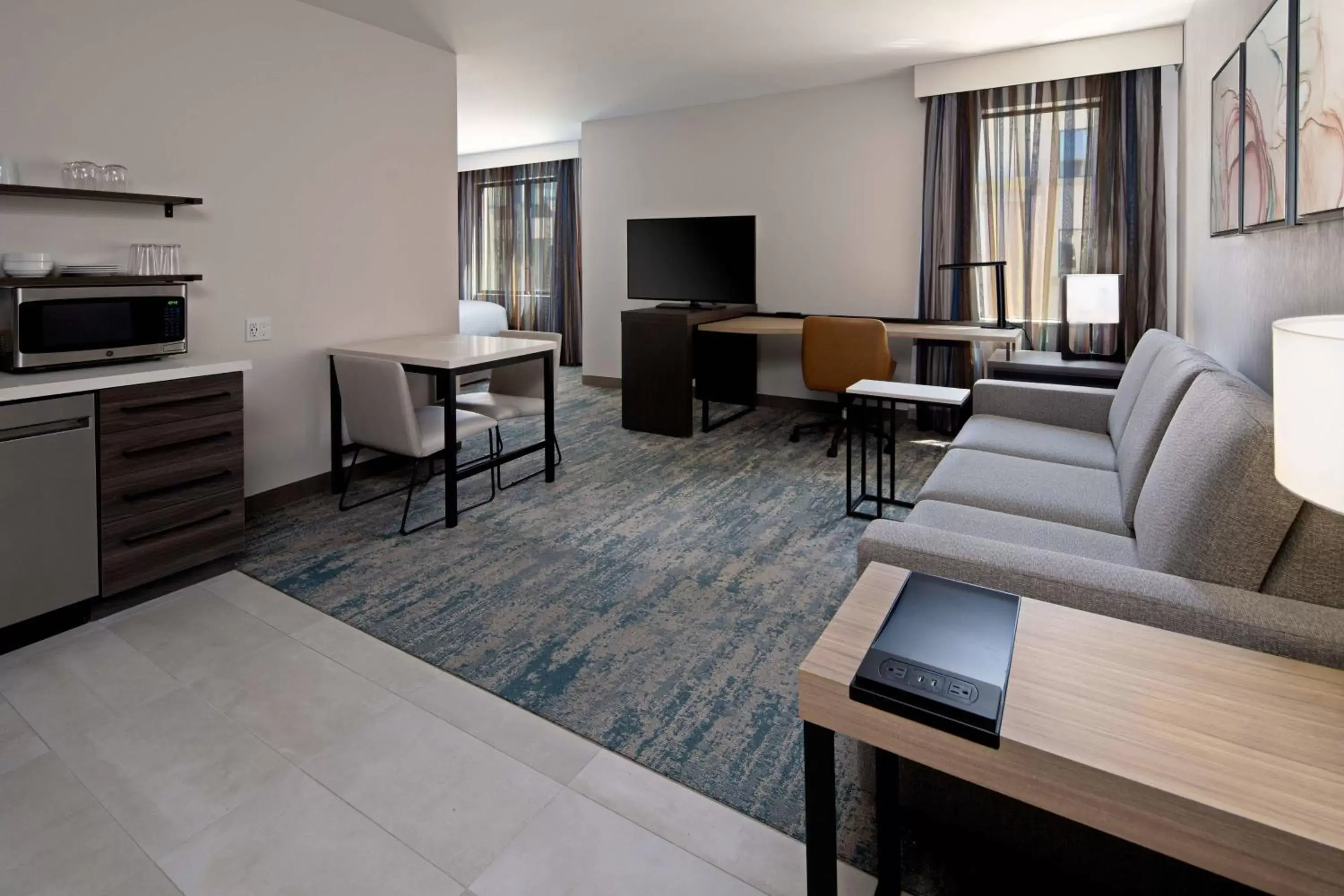 Photo of the whole room, Seating Area in Residence Inn by Marriott Valencia