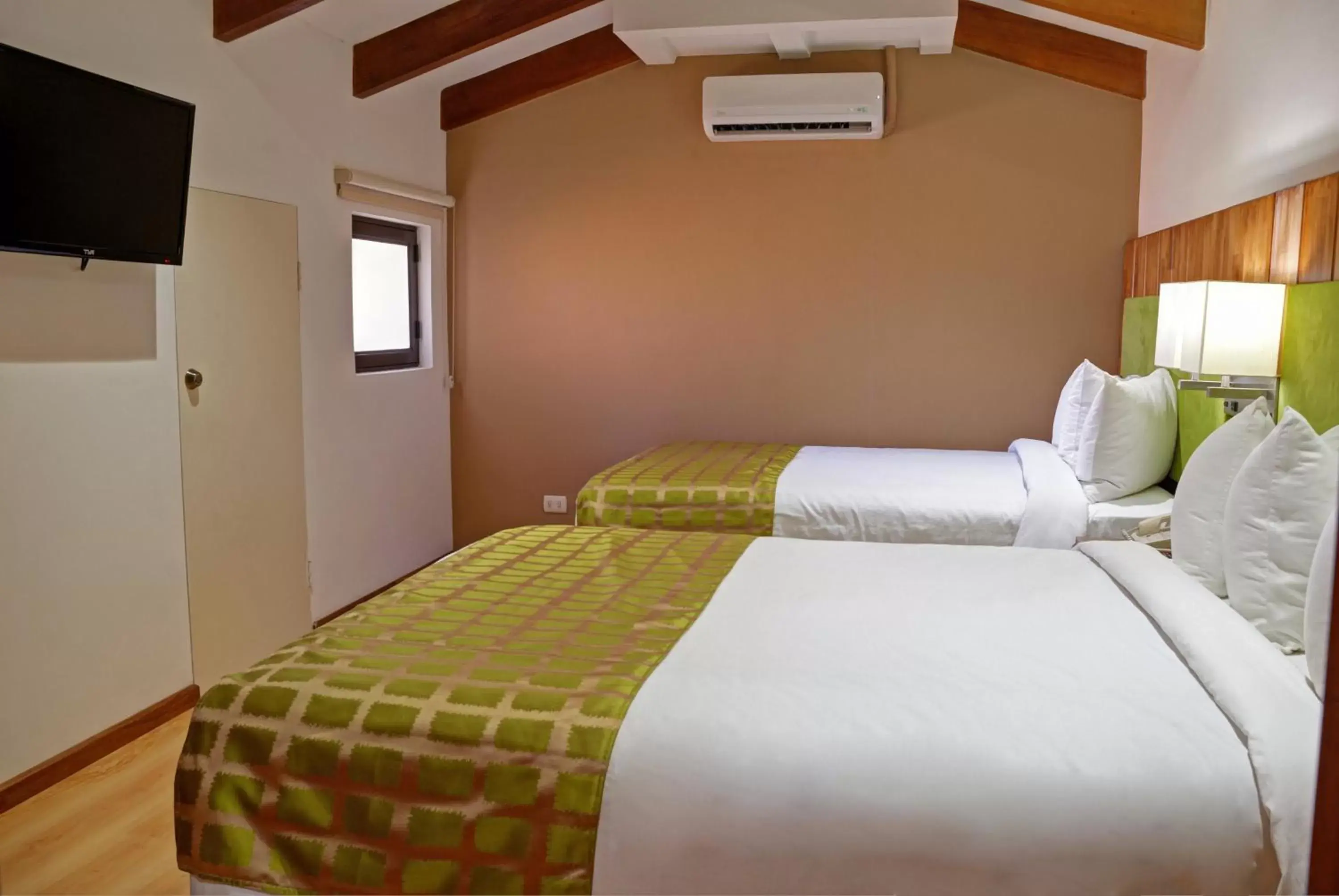 Junior Suite with Two Double Beds in Country Inn & Suites by Radisson, San Jose Aeropuerto, Costa Rica