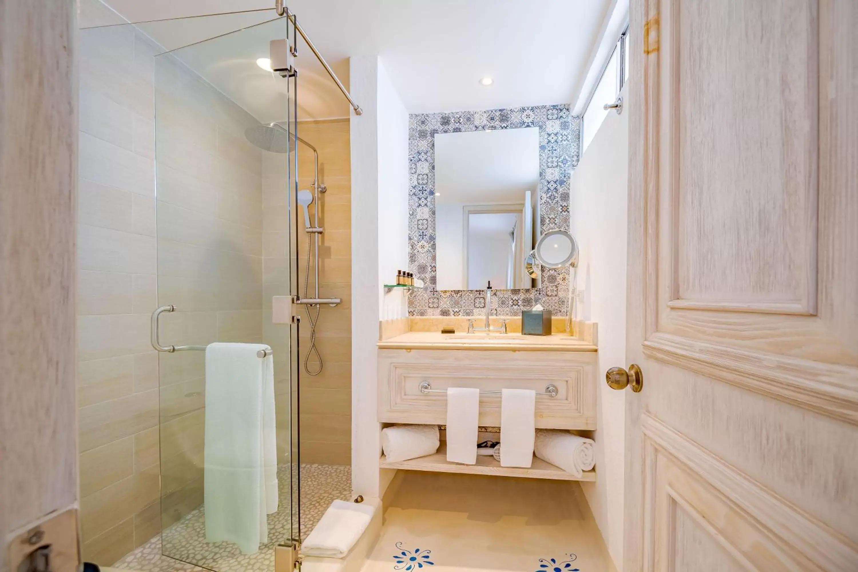 Bathroom in Mar del Cabo By Velas Resorts