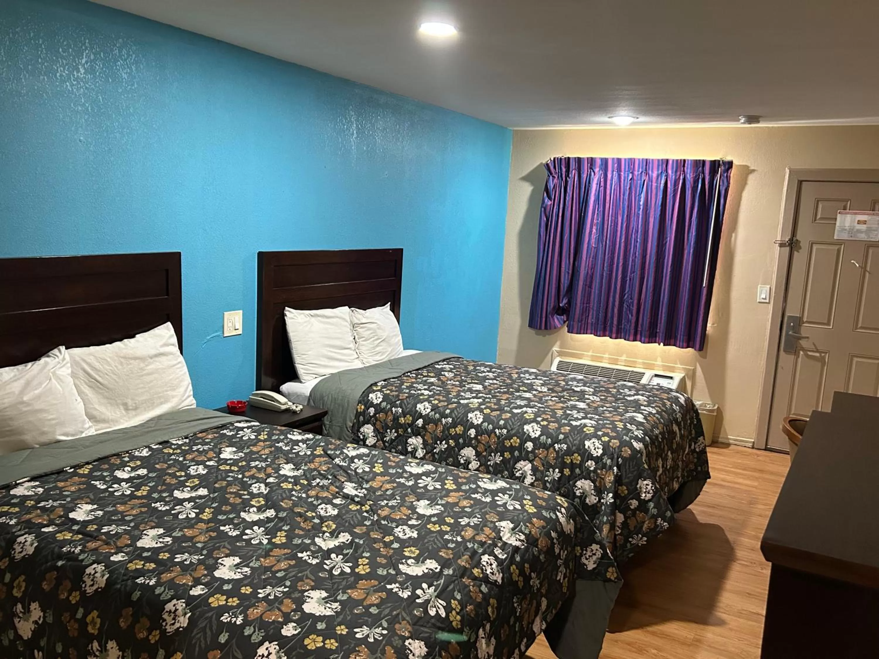 Bedroom in Blue Star inn