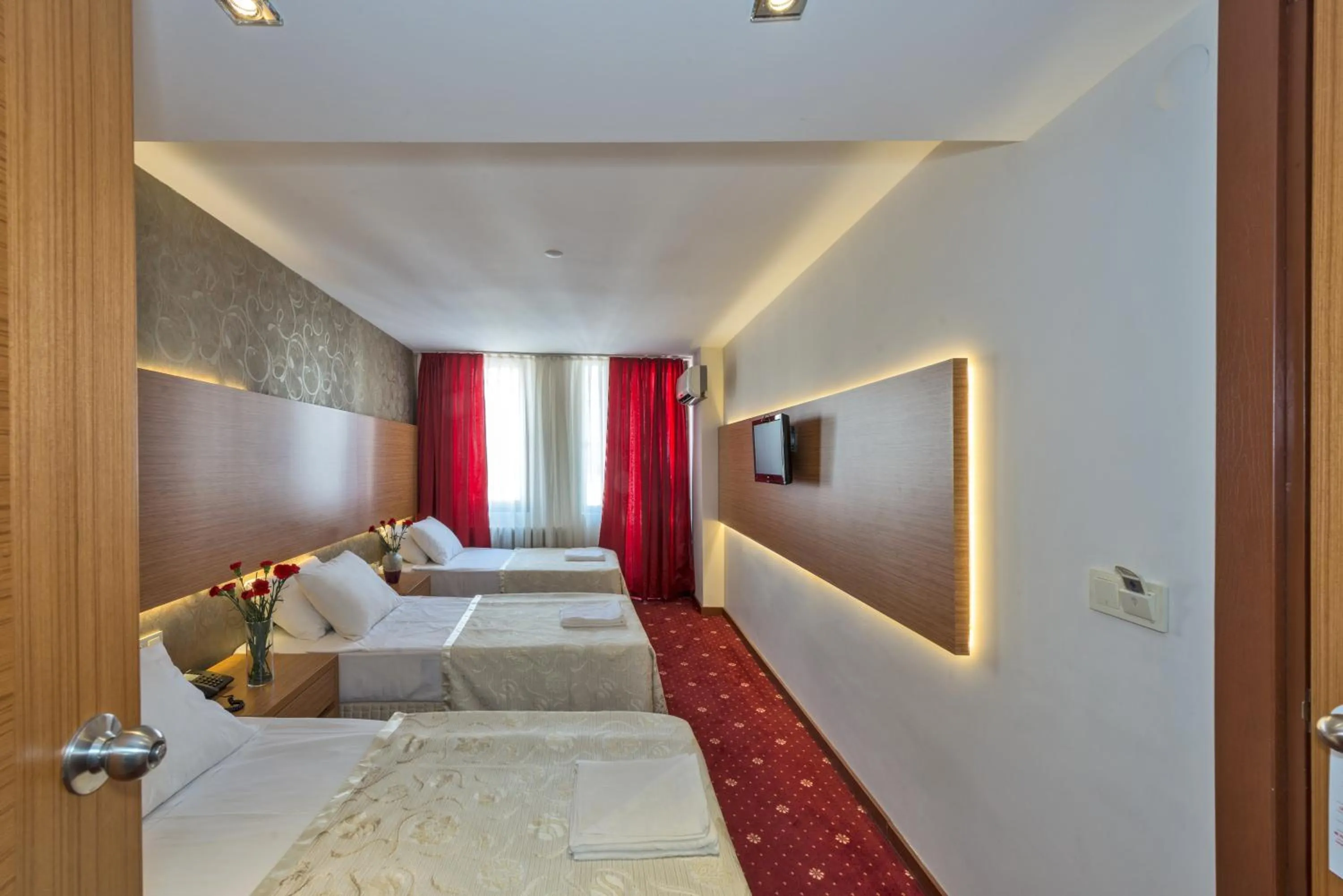 Photo of the whole room, Bed in Erbazlar Hotel