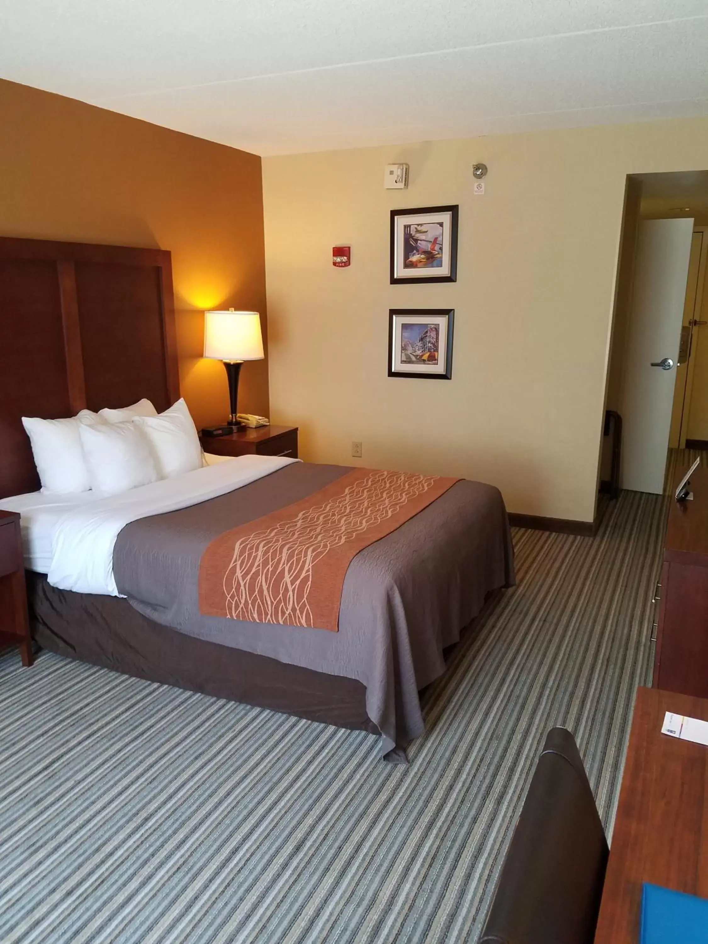 Bed in Comfort Inn at the Park Hershey