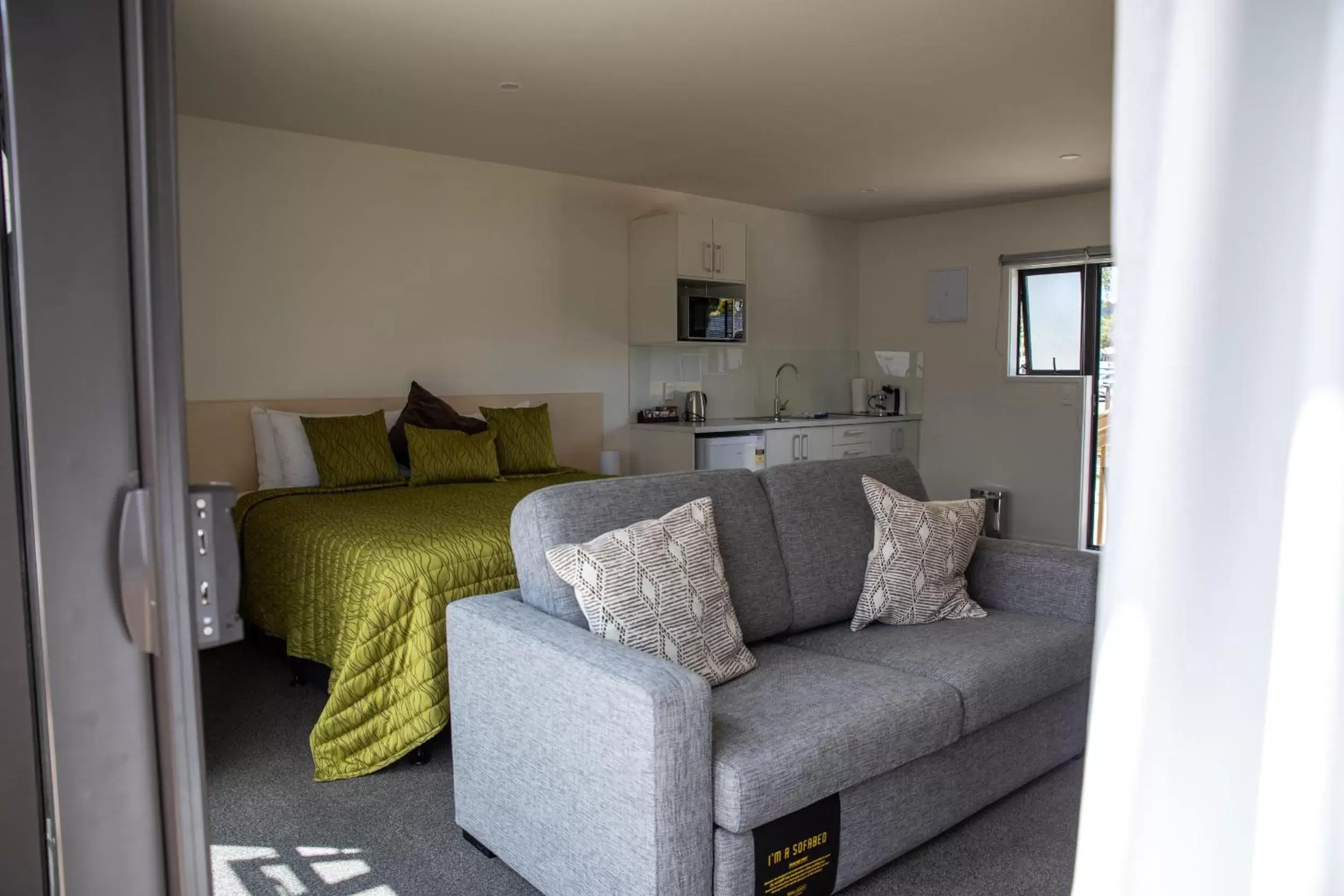 Bed in Peninsula Motel Bed in Peninsula Motel