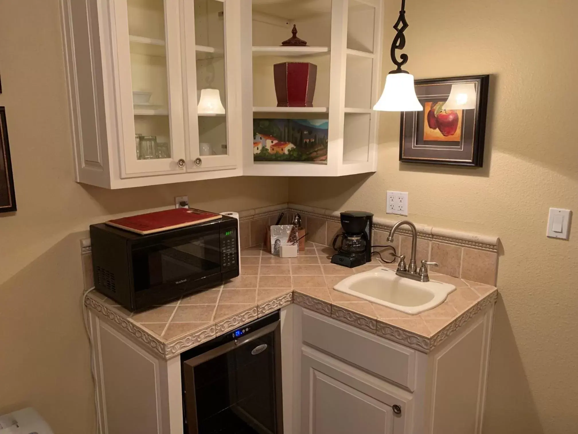 Kitchen/Kitchenette in Rainbow Courts