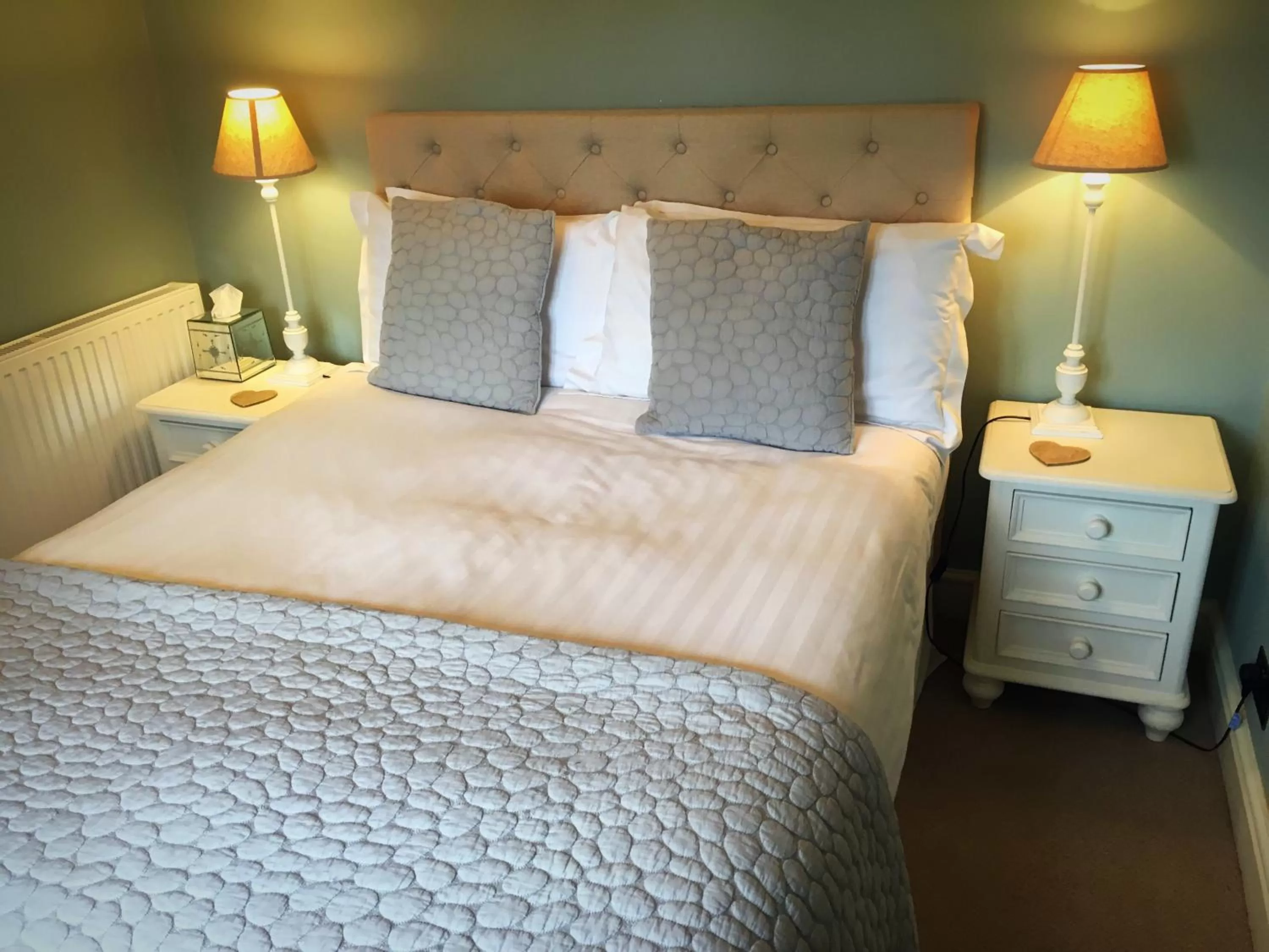 Photo of the whole room in The Salwey Arms