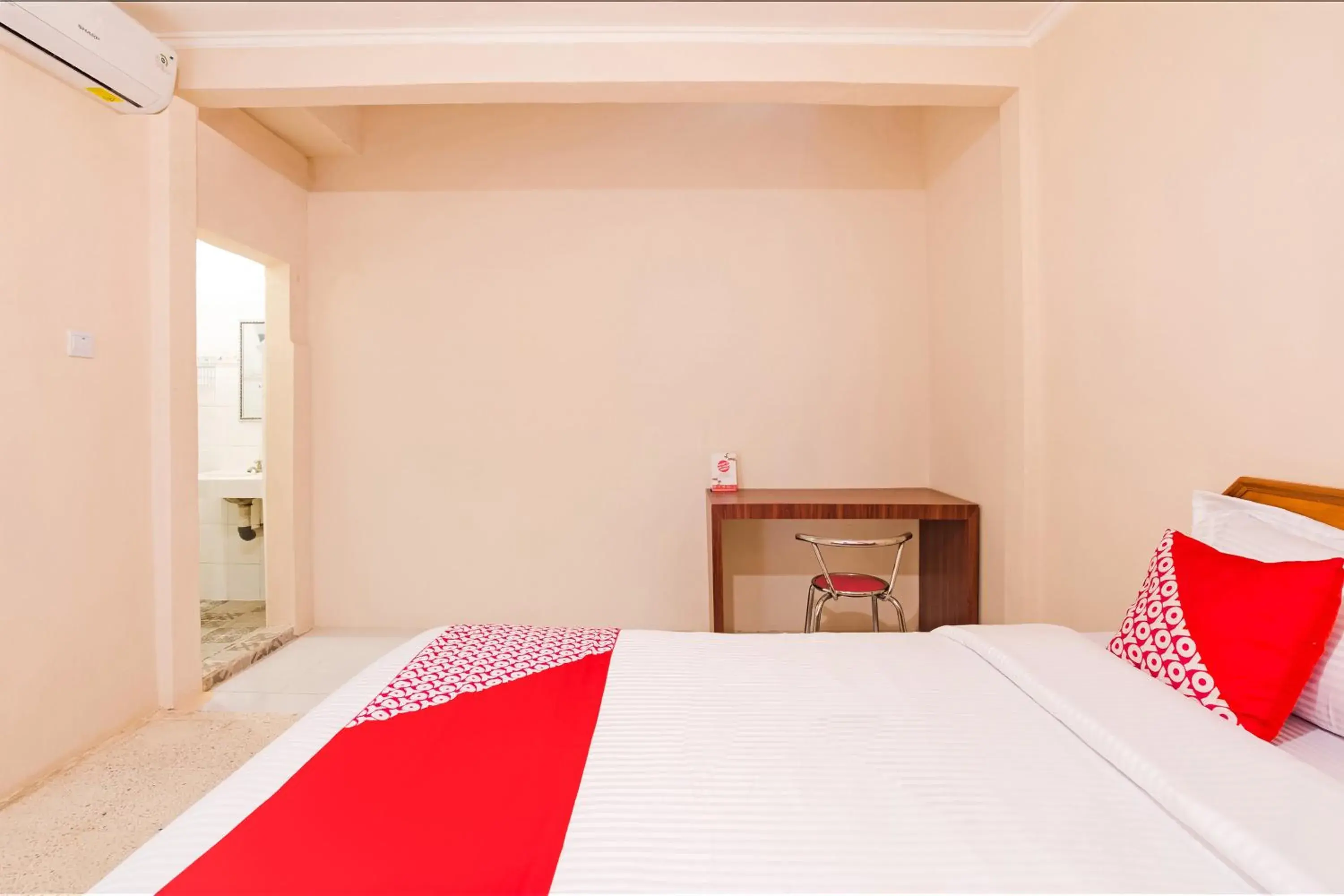 Bedroom, Bed in OYO 3252 Lansano Residence Syariah