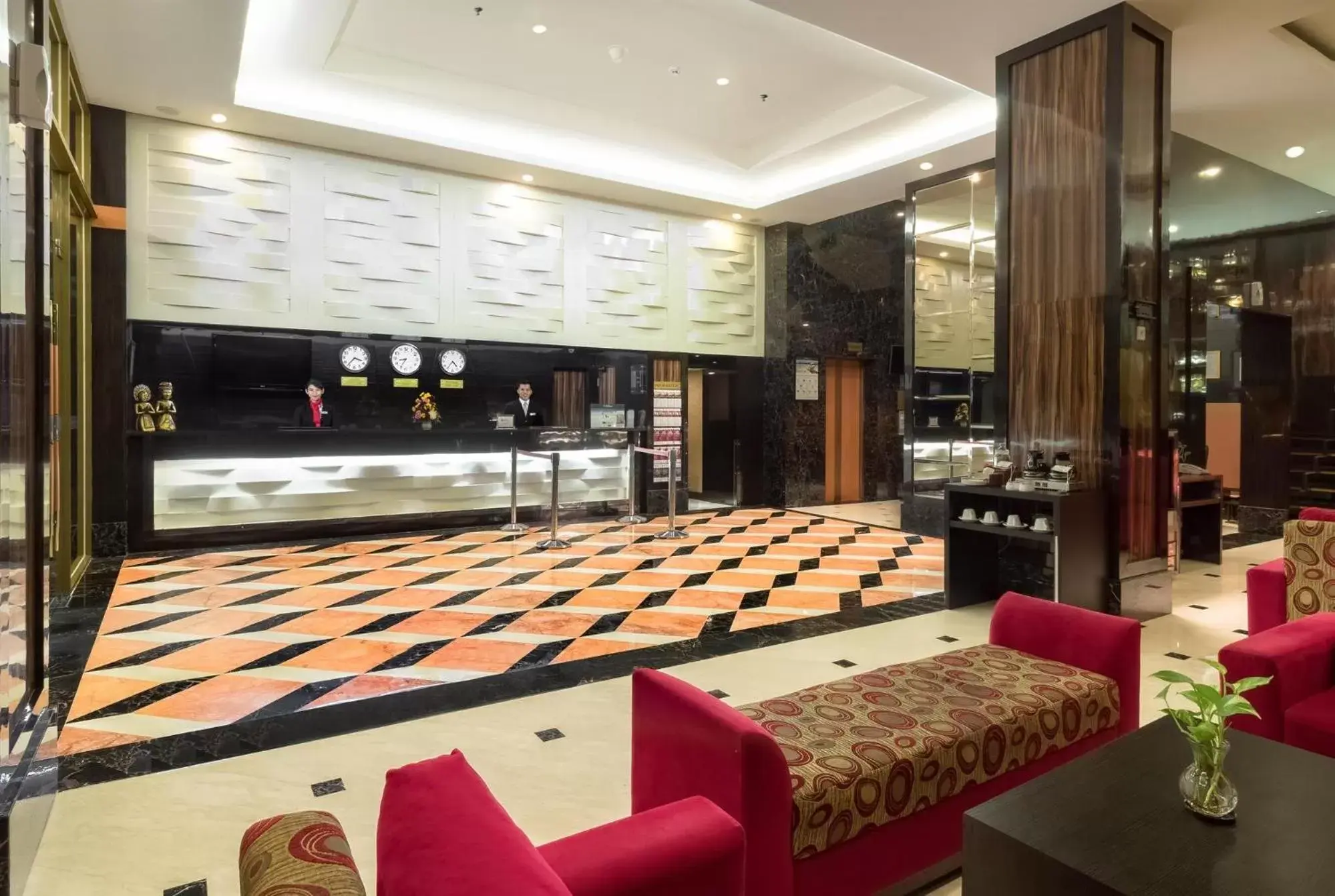 Living room, Restaurant/Places to Eat in Best Western Plus Makassar Beach