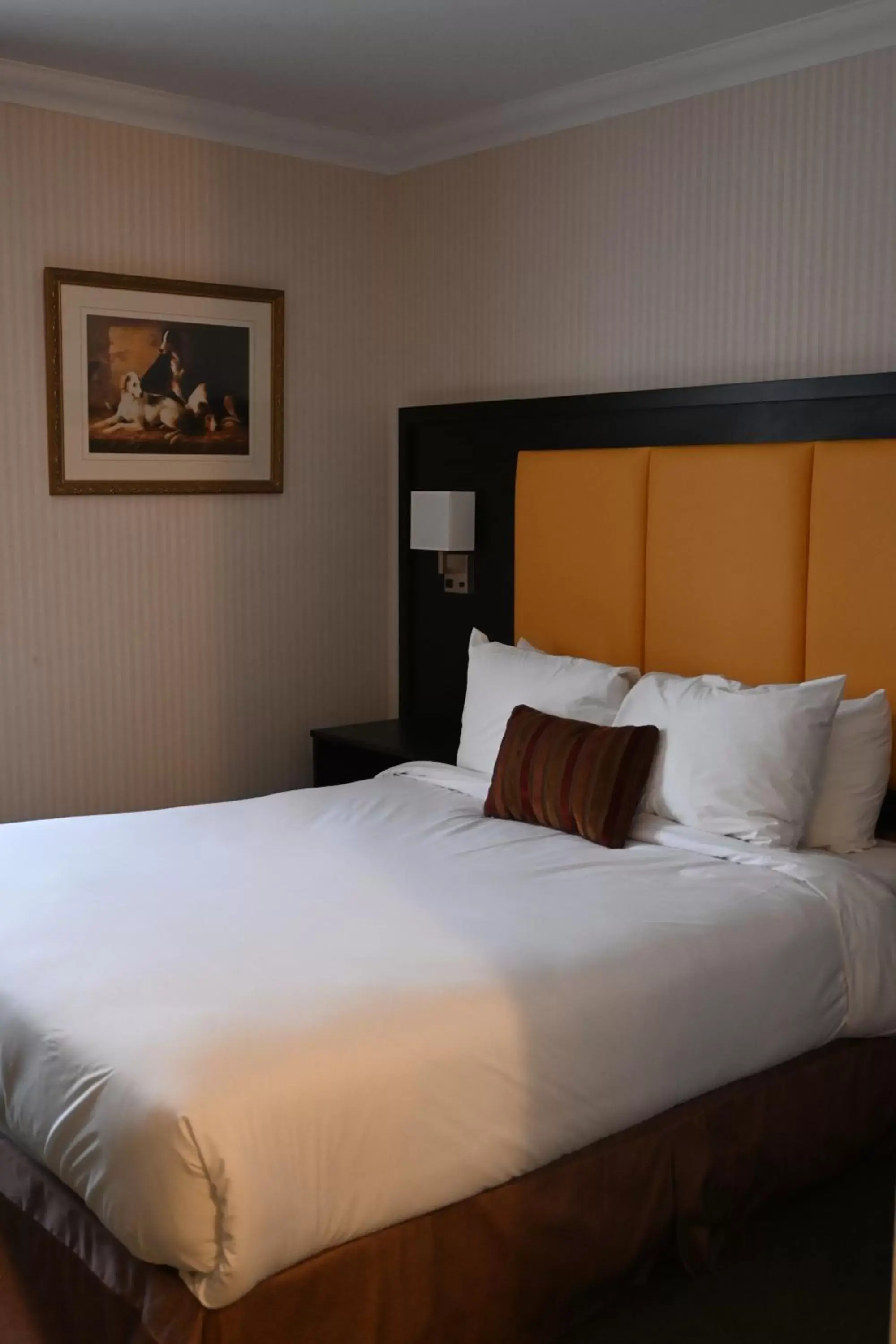 Bed in The Gananoque Inn & Spa