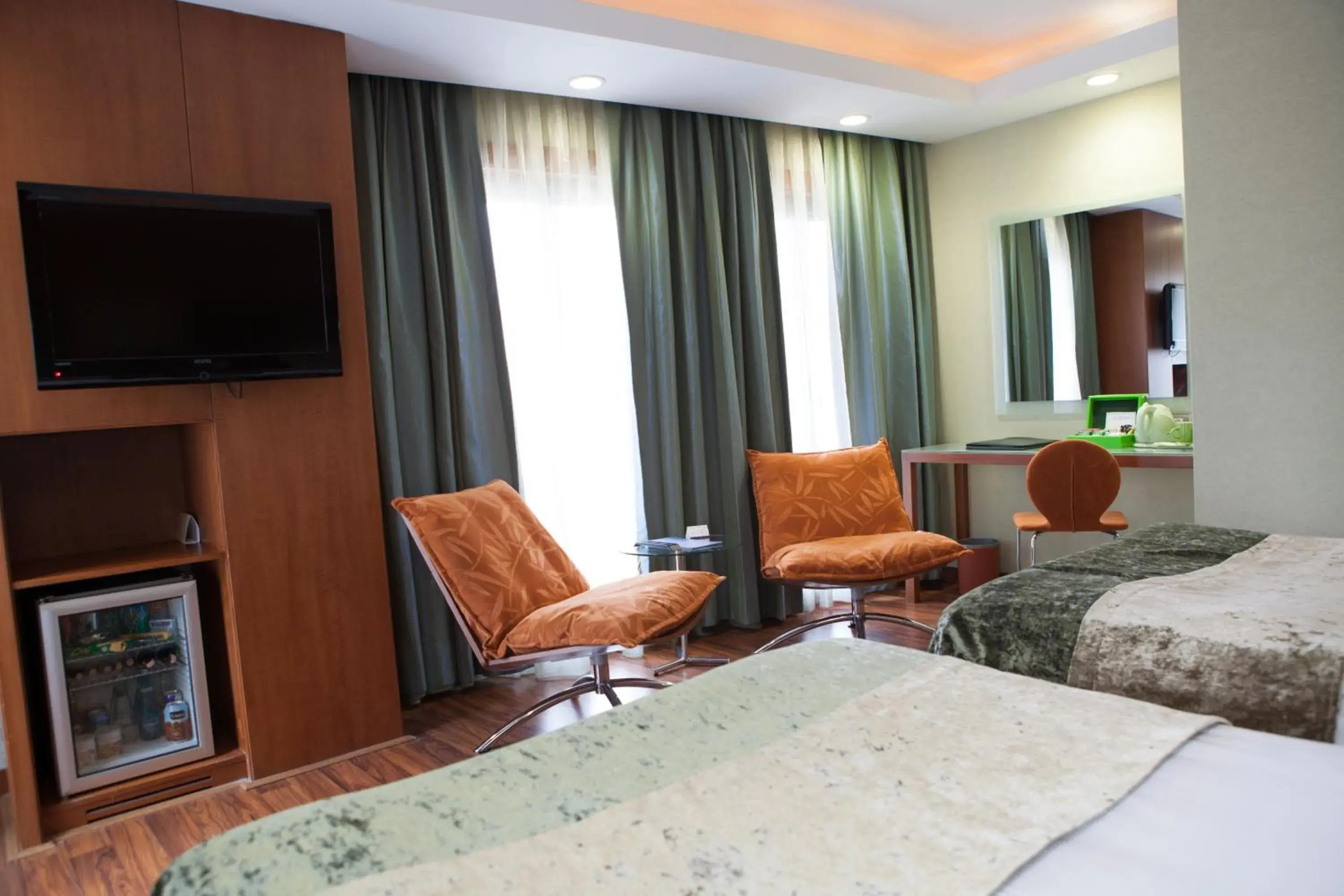 Photo of the whole room, TV/Entertainment Center in Limak Ambassadore Hotel Ankara