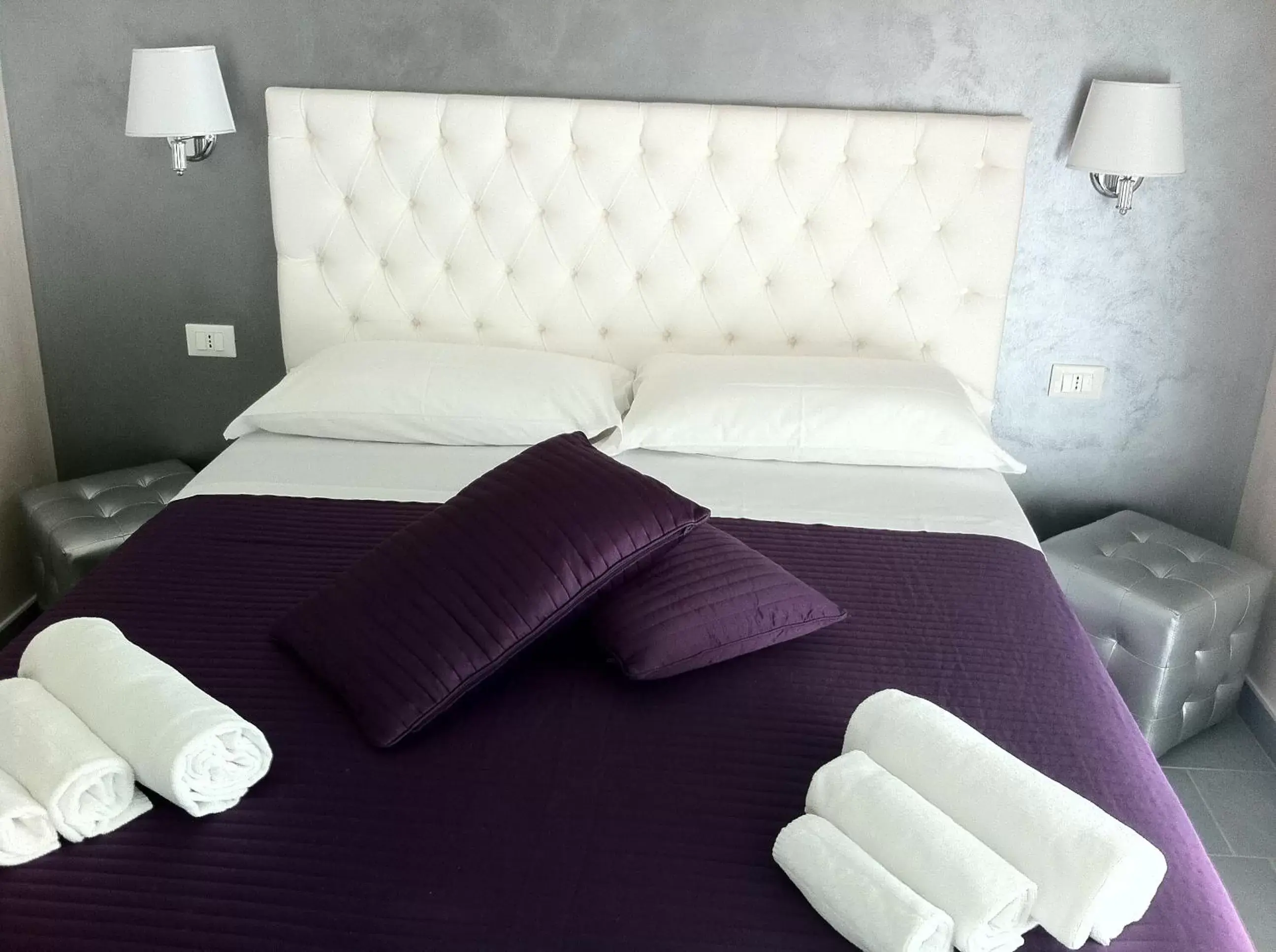 Bed in Relais Cavour Inn