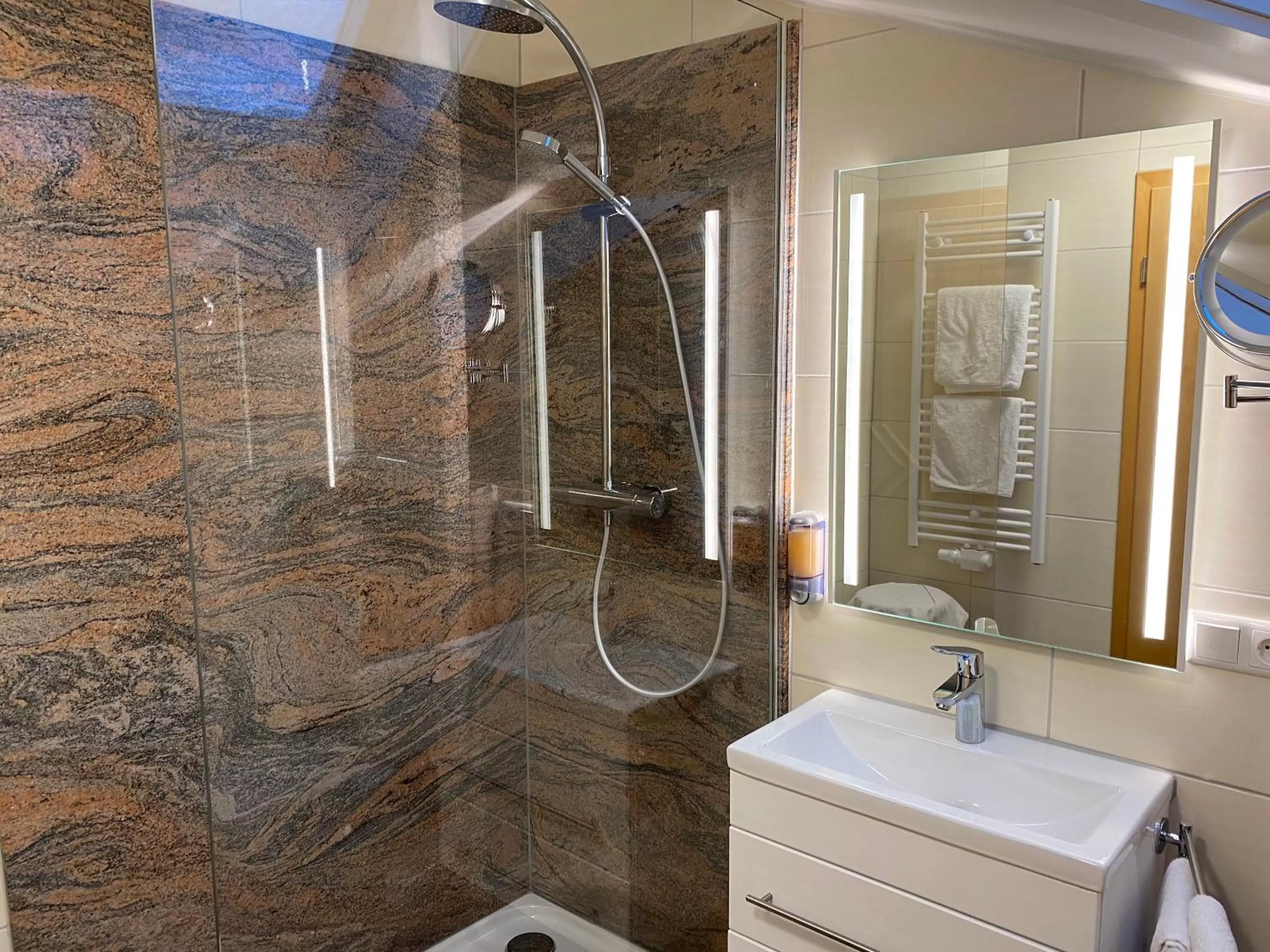 Bathroom in Wander und Aktiv Hotel Rösslwirt