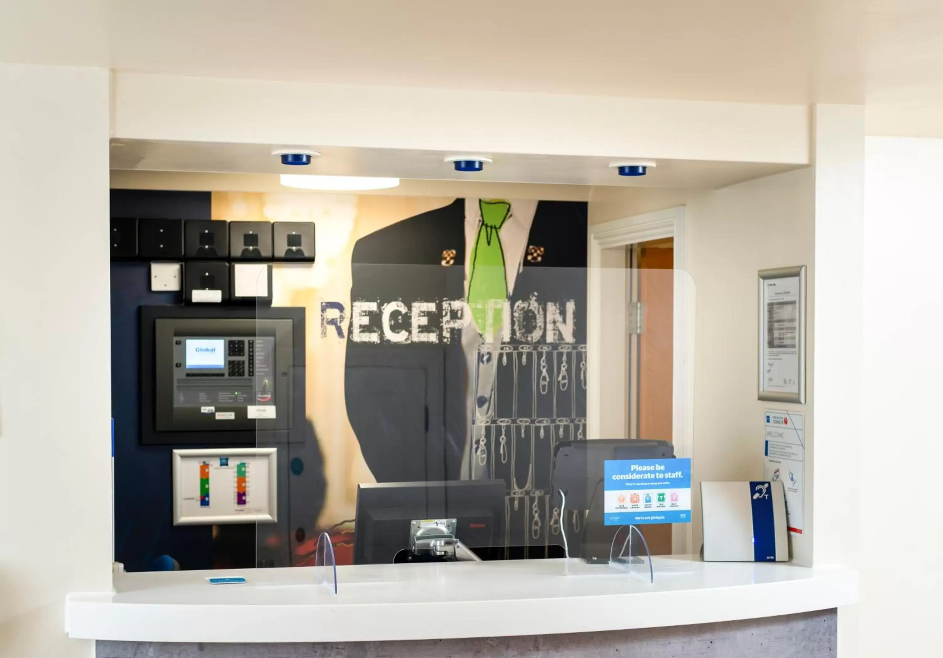 Lobby or reception in ibis budget Glasgow Cumbernauld