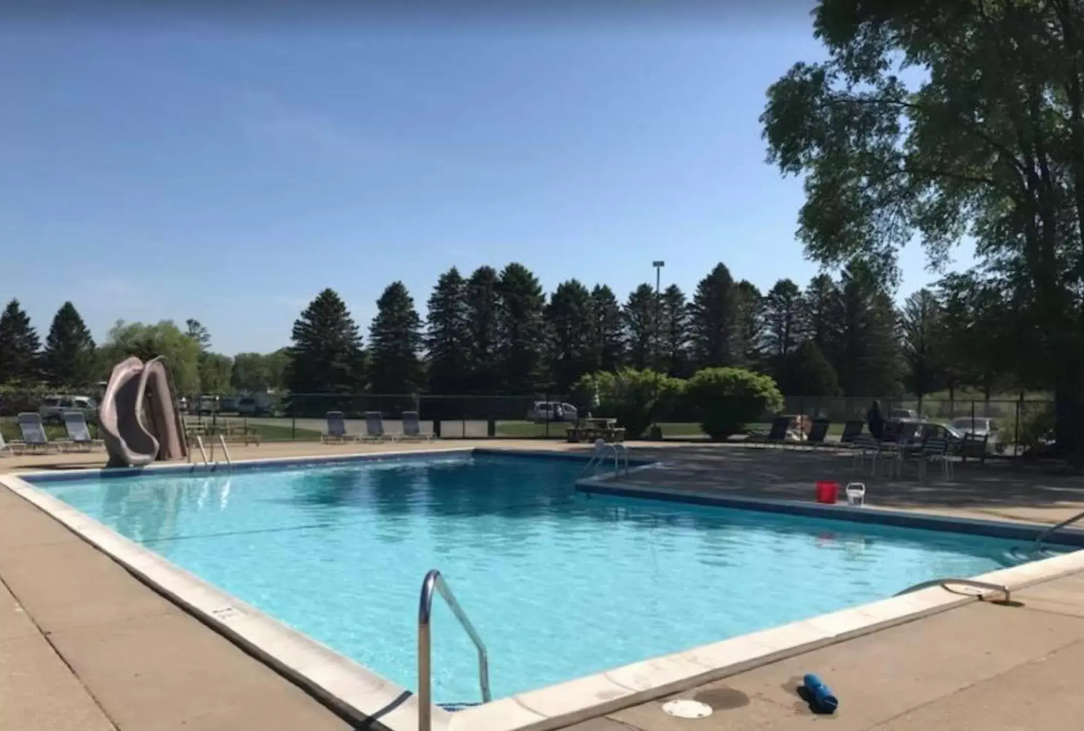 Swimming Pool in LOJ BNB