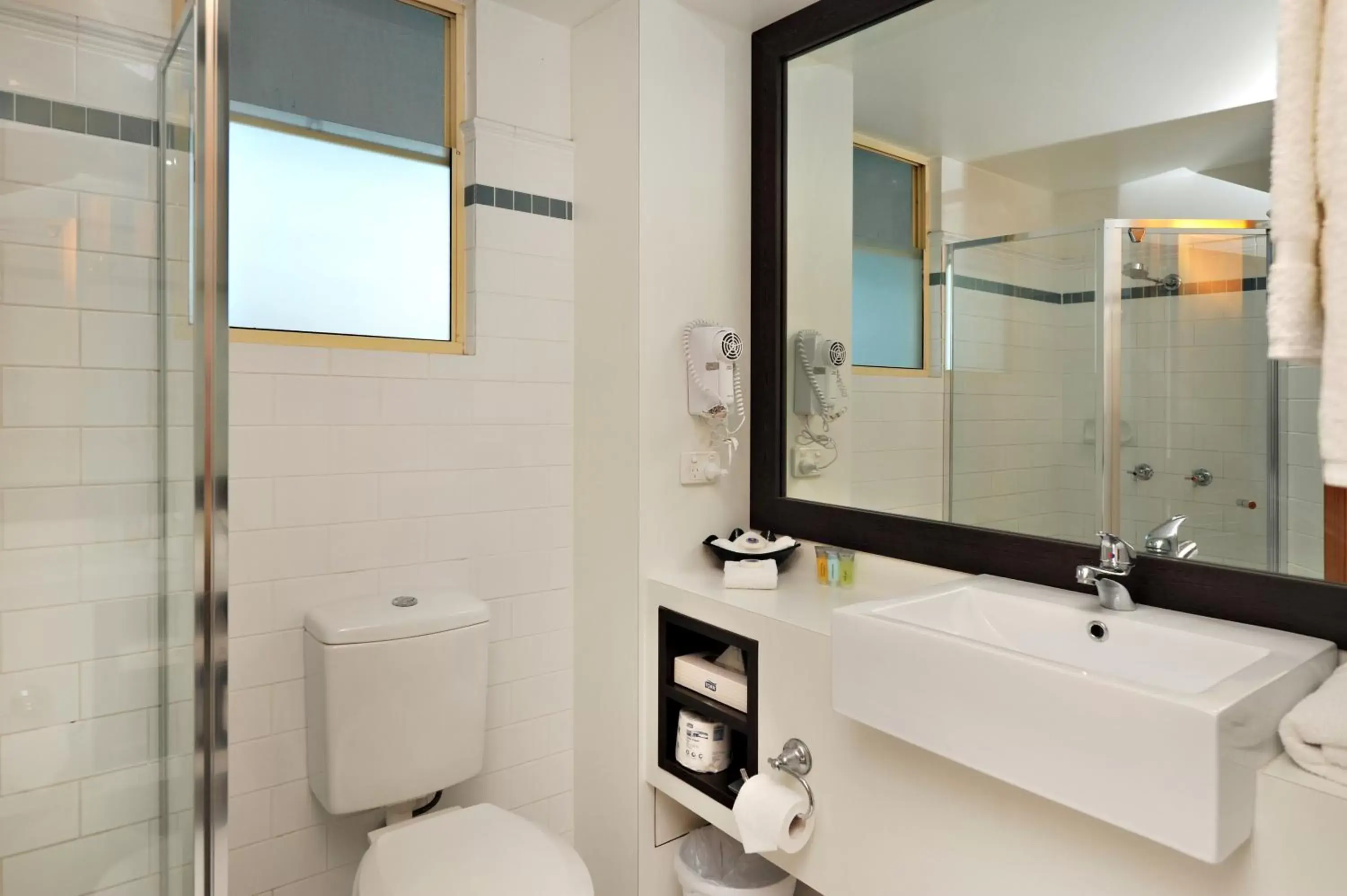 Bathroom in Comfort Inn & Apartments Northgate Airport