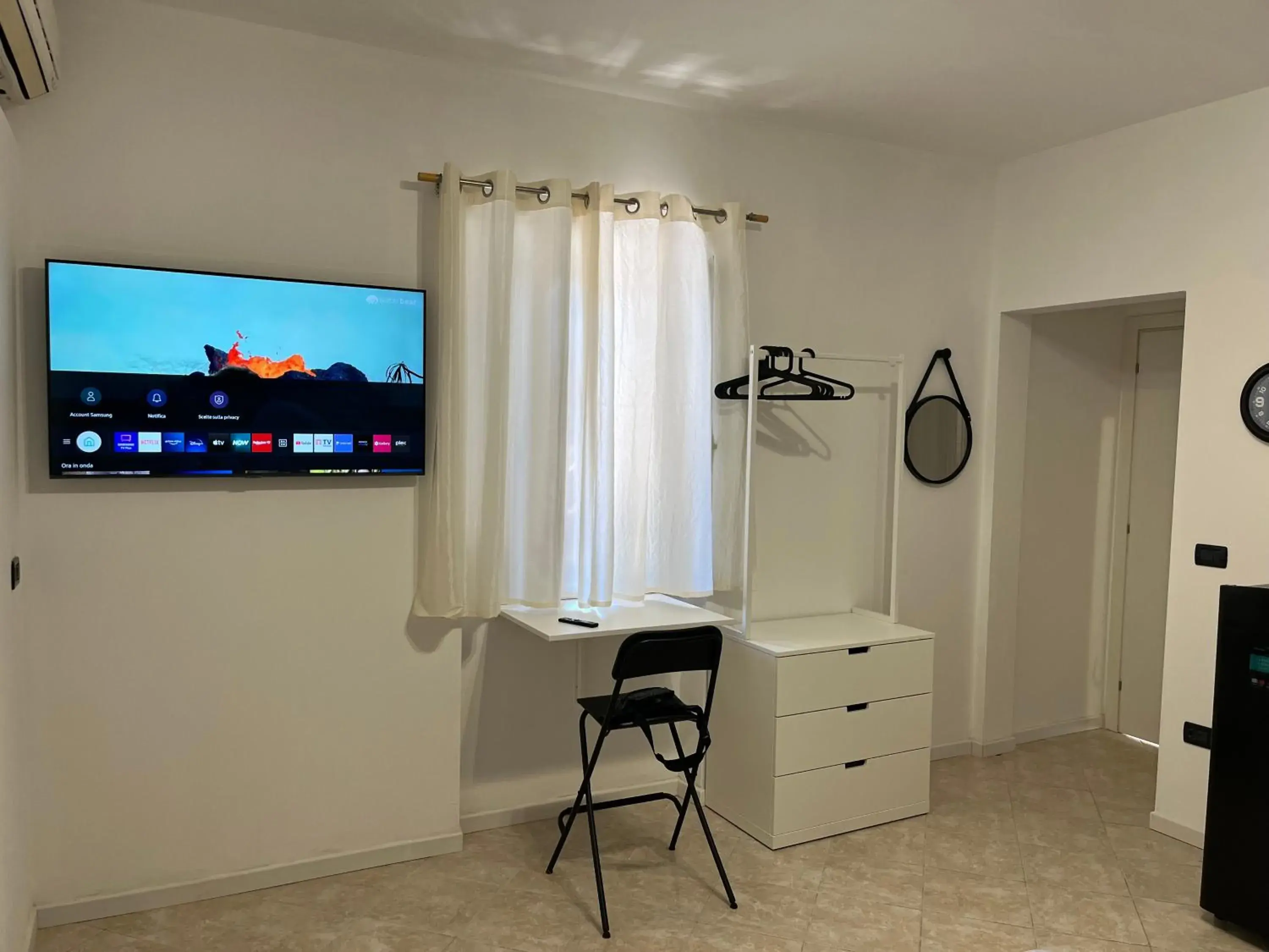 TV and multimedia, TV/Entertainment Center in Hotel Iacone