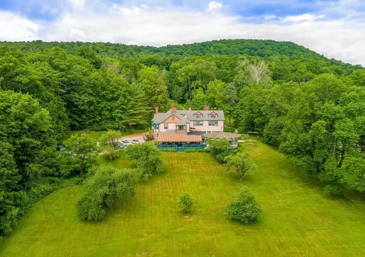 Property building, Bird's-eye View in Apple Tree Inn