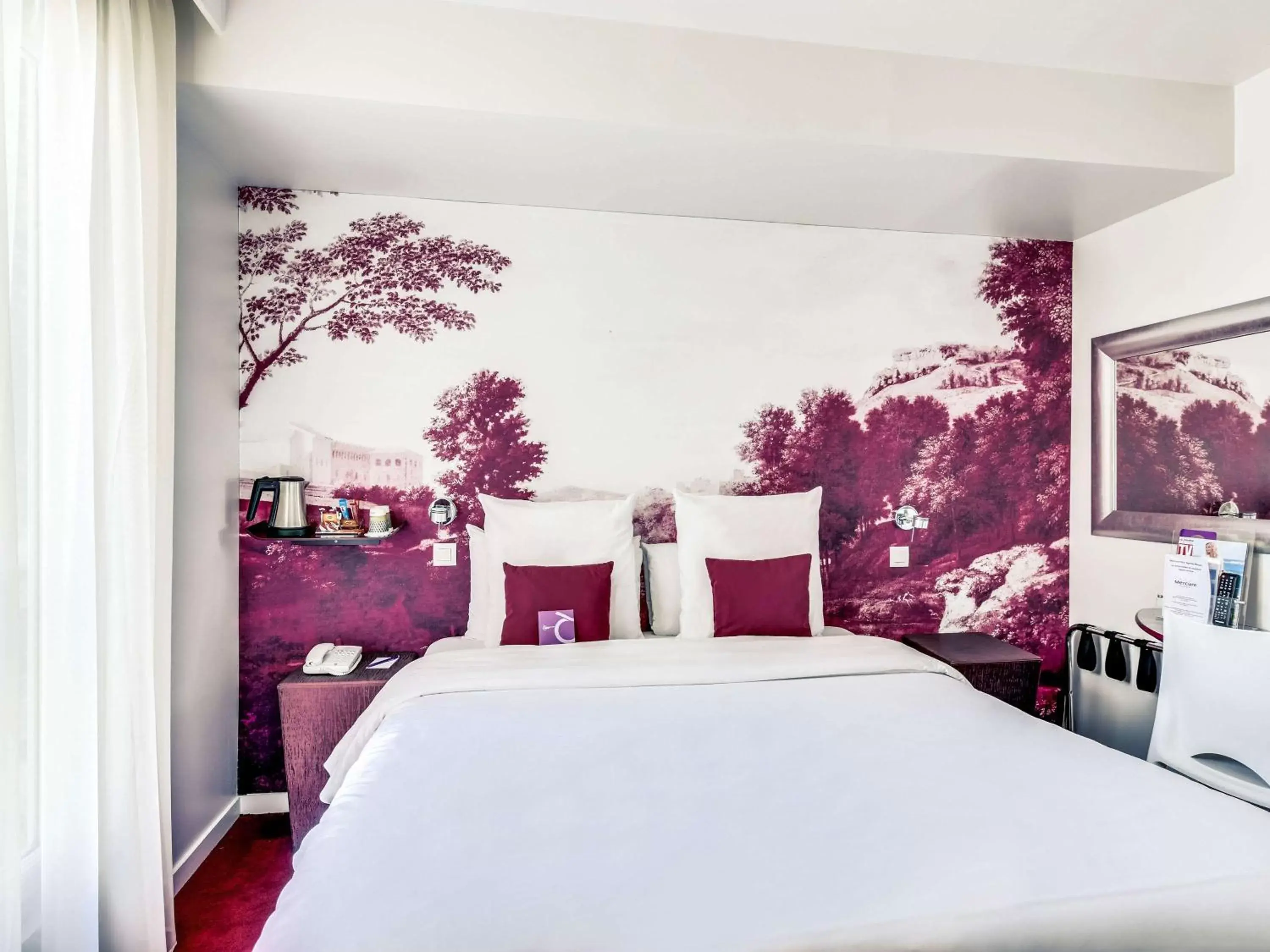 Photo of the whole room, Bed in Mercure Paris Bastille Marais