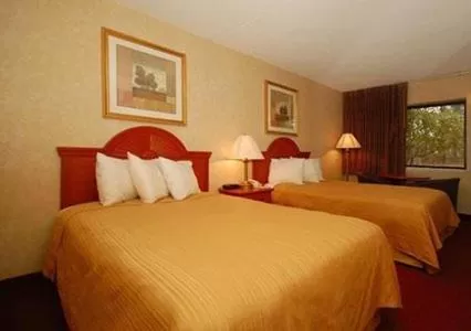 Double Room with Two Double Beds - Smoking in Quality Inn Petersburg Fort Lee Area