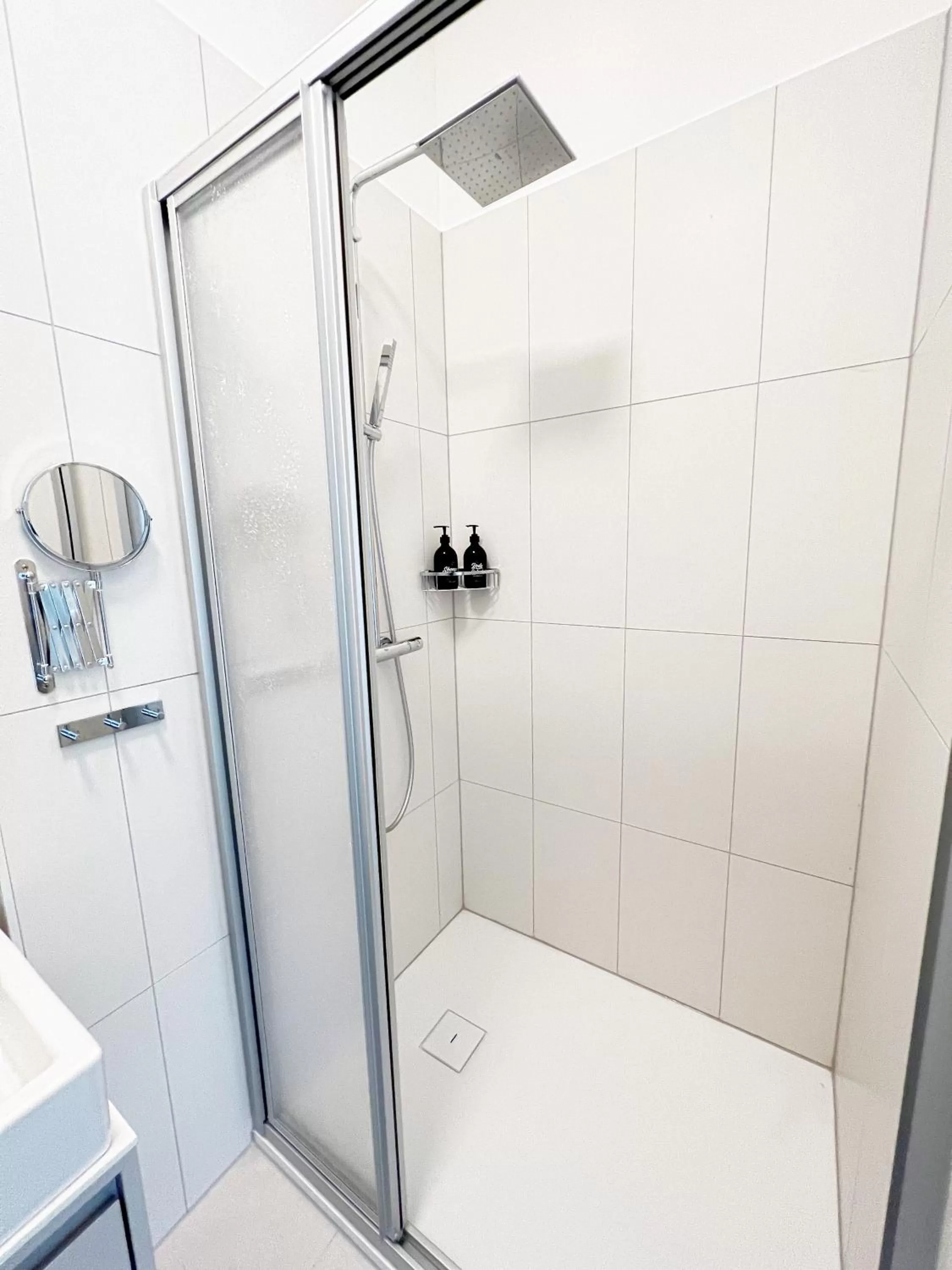 Shower in Sissi West