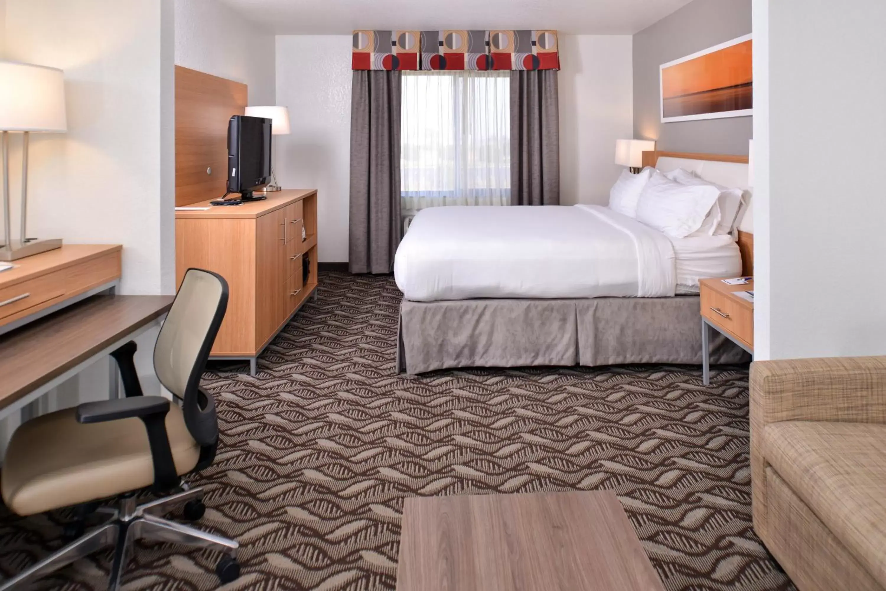 Photo of the whole room, Bed in Holiday Inn Express Hotel & Suites Lonoke I-40, an IHG Hotel