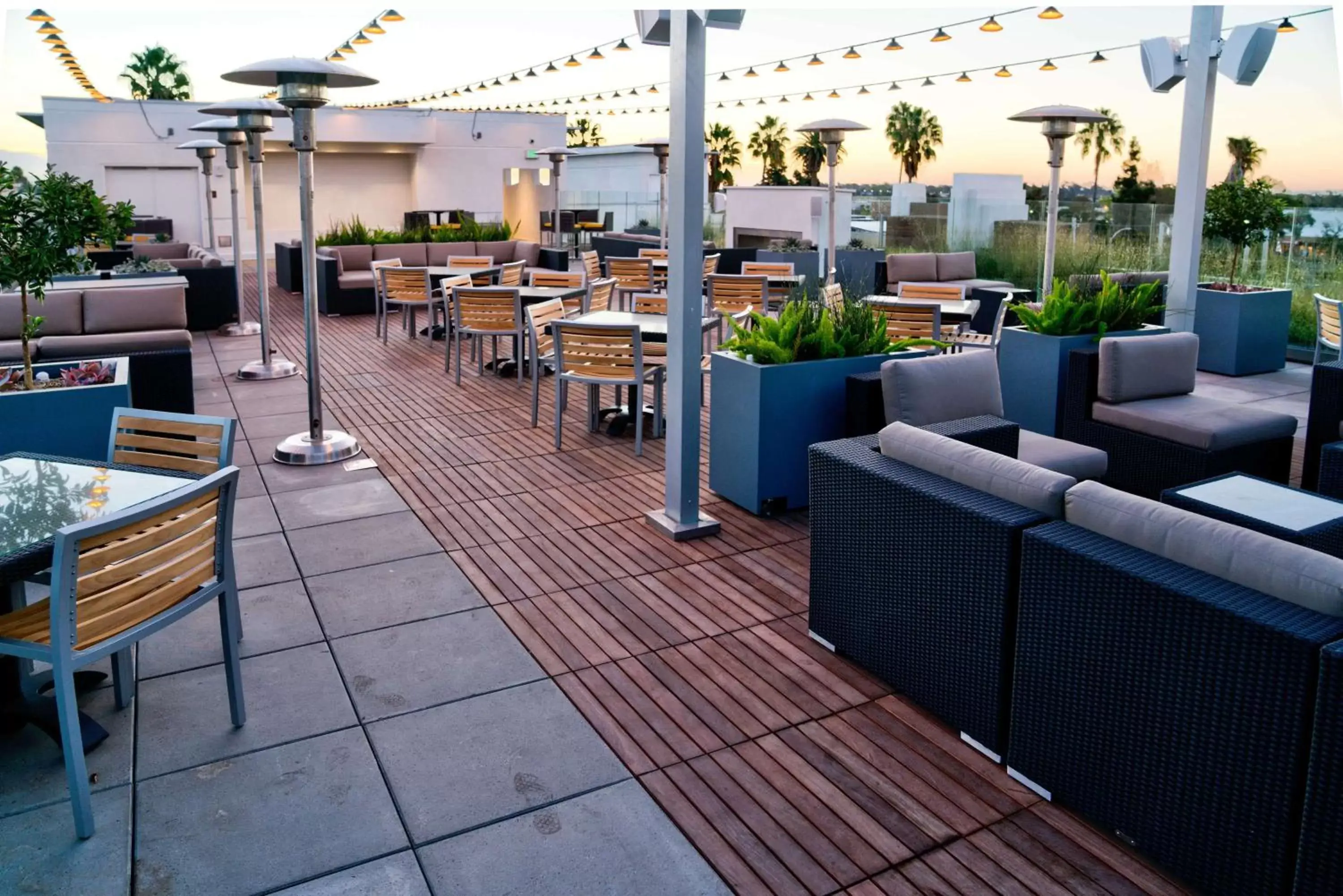 Property building, Restaurant/Places to Eat in Hilton Garden Inn Santa Barbara/Goleta