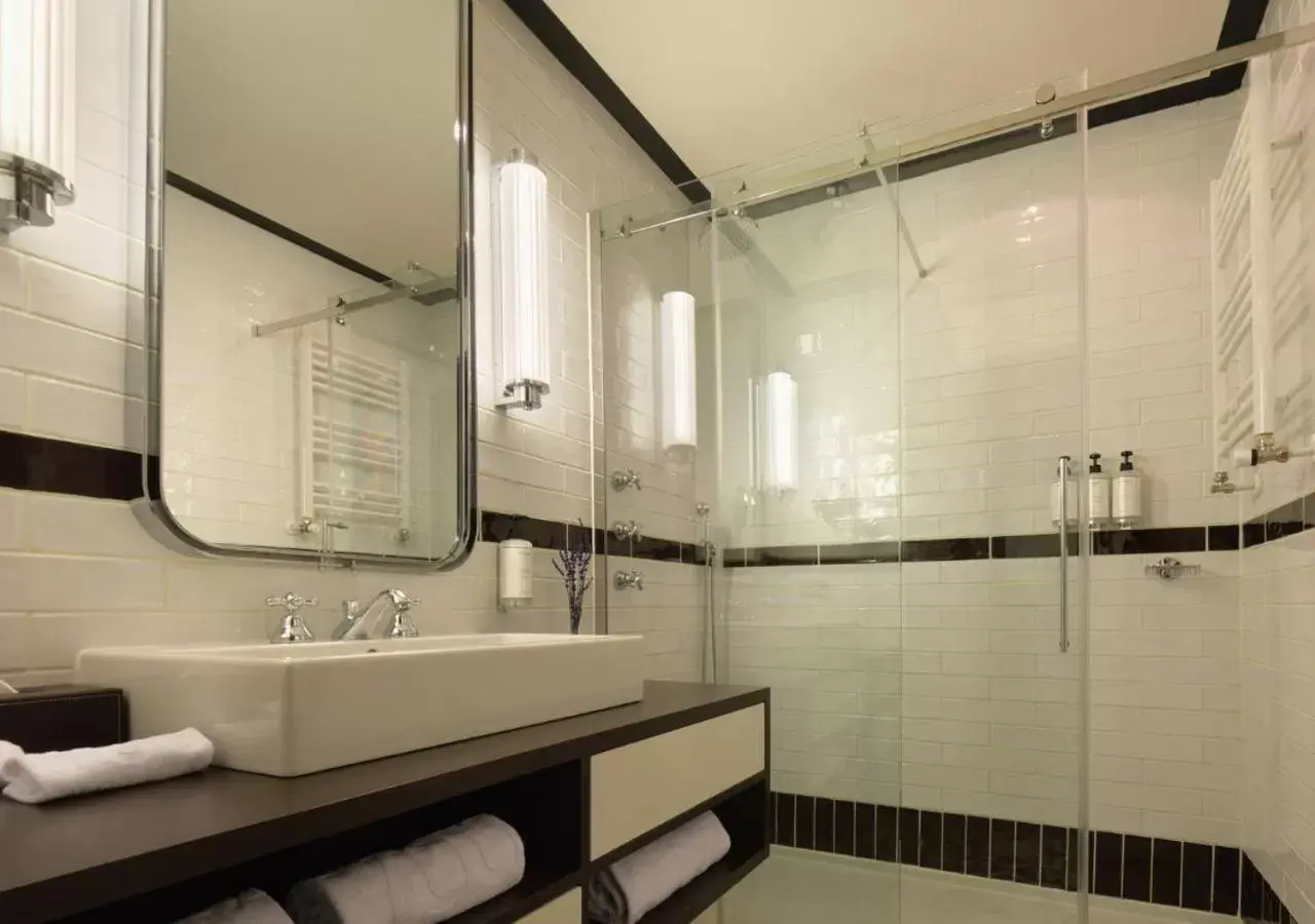 Shower, Bathroom in Only YOU Hotel Atocha