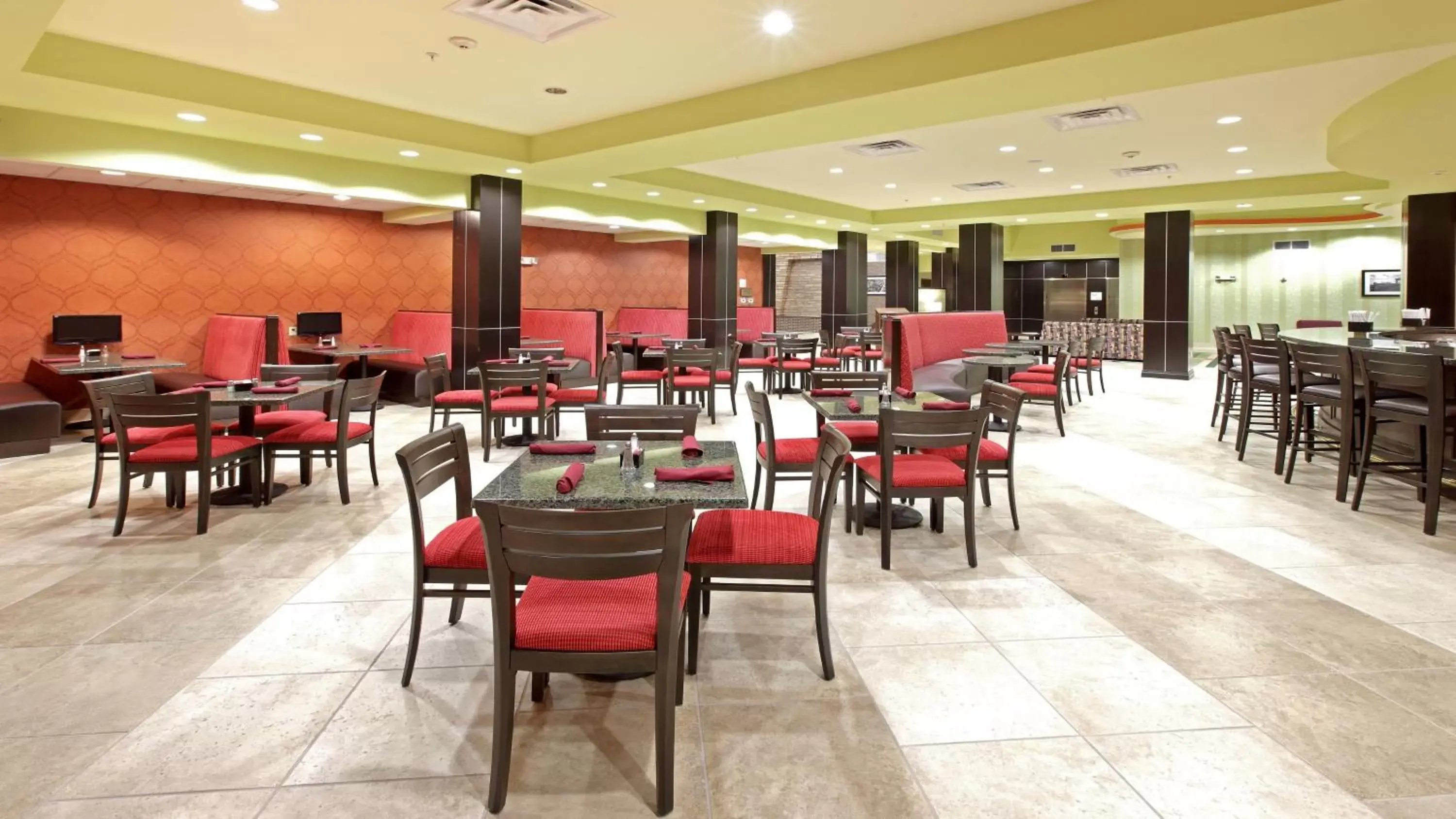 Restaurant/Places to Eat in Holiday Inn Garland, an IHG Hotel