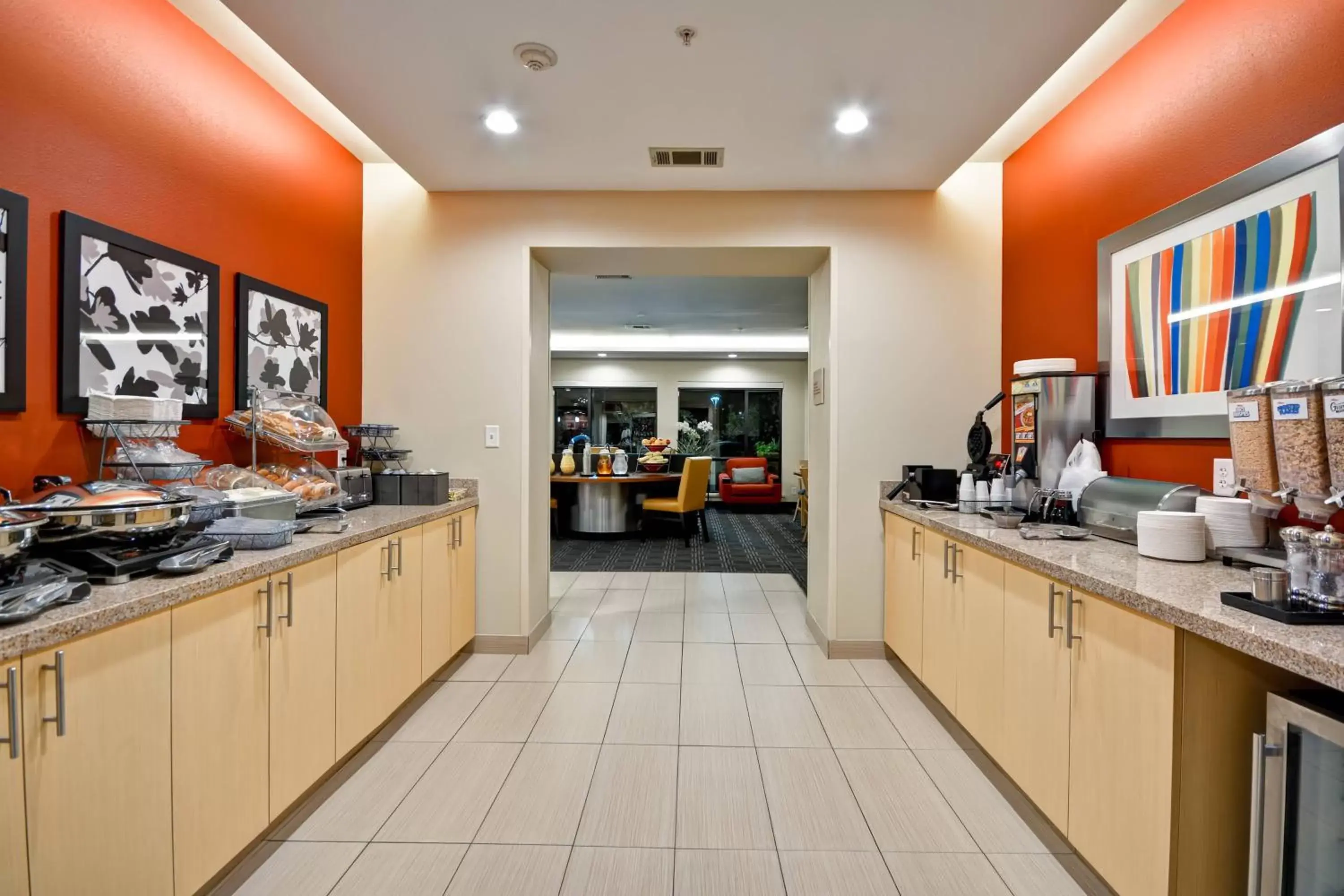 Breakfast, Kitchen/Kitchenette in TownePlace Suites Dallas/Lewisville