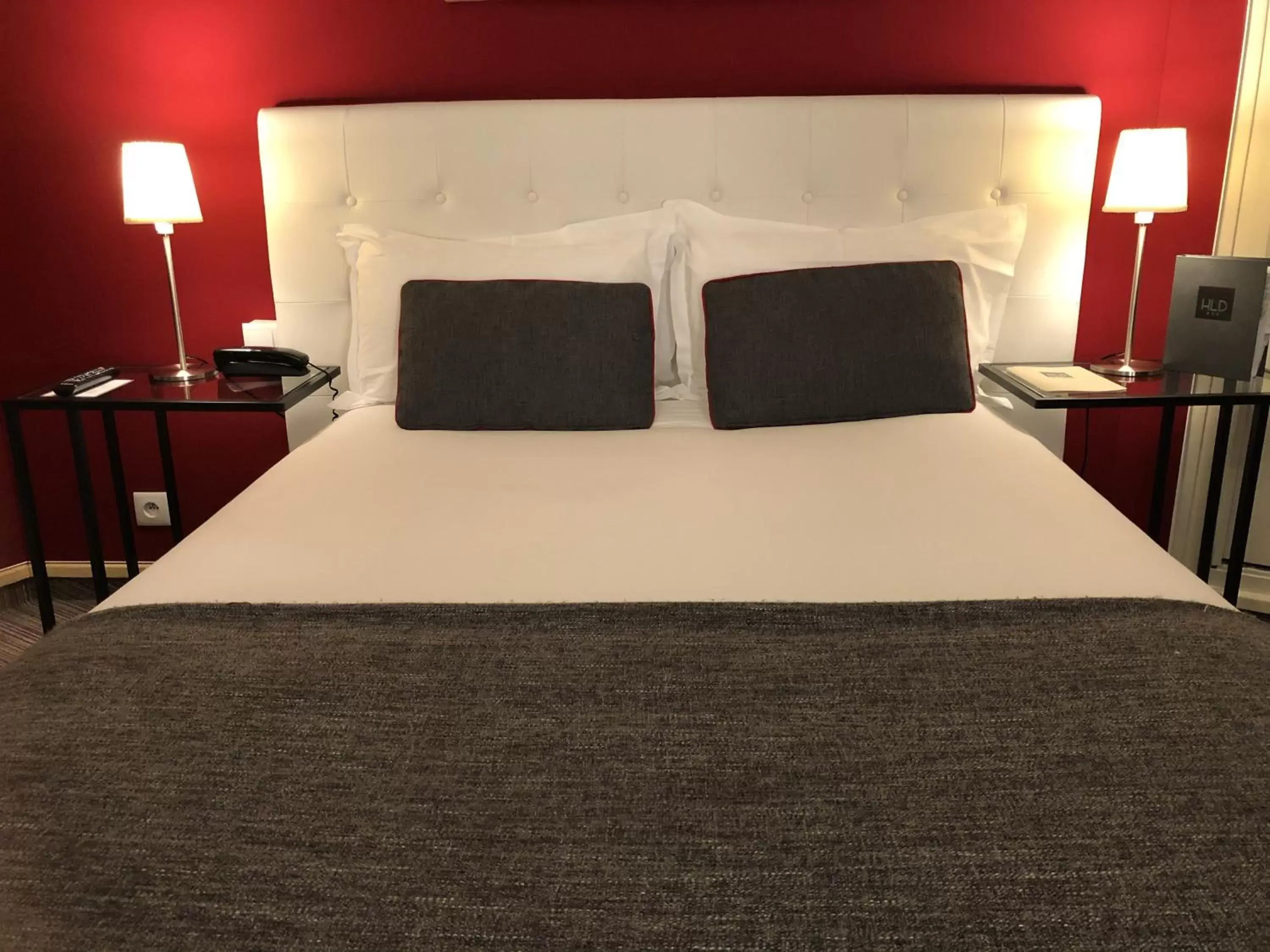 Bed in Hotel Dauphin