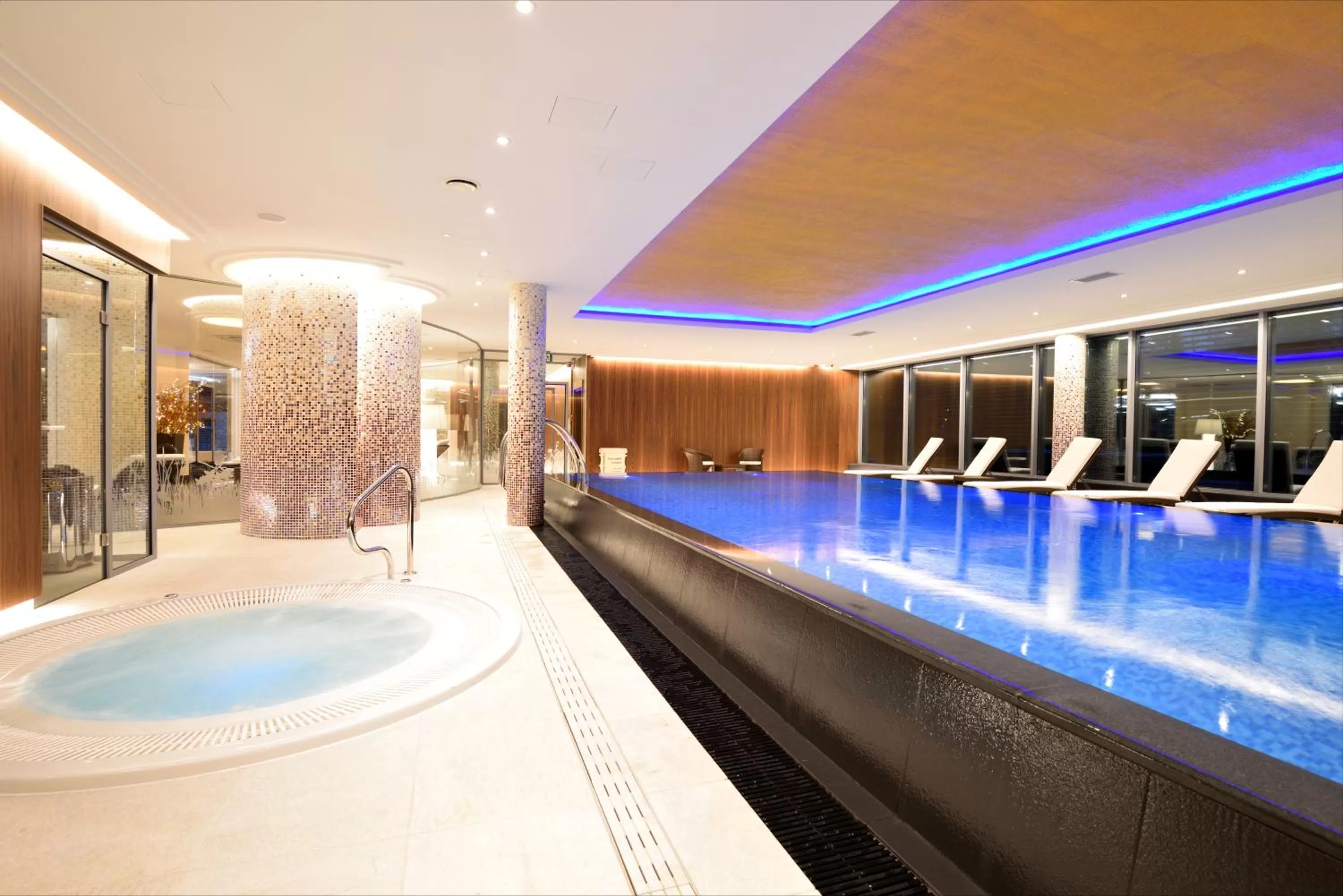 Swimming pool in Hotel Olympic Spa & Wellness