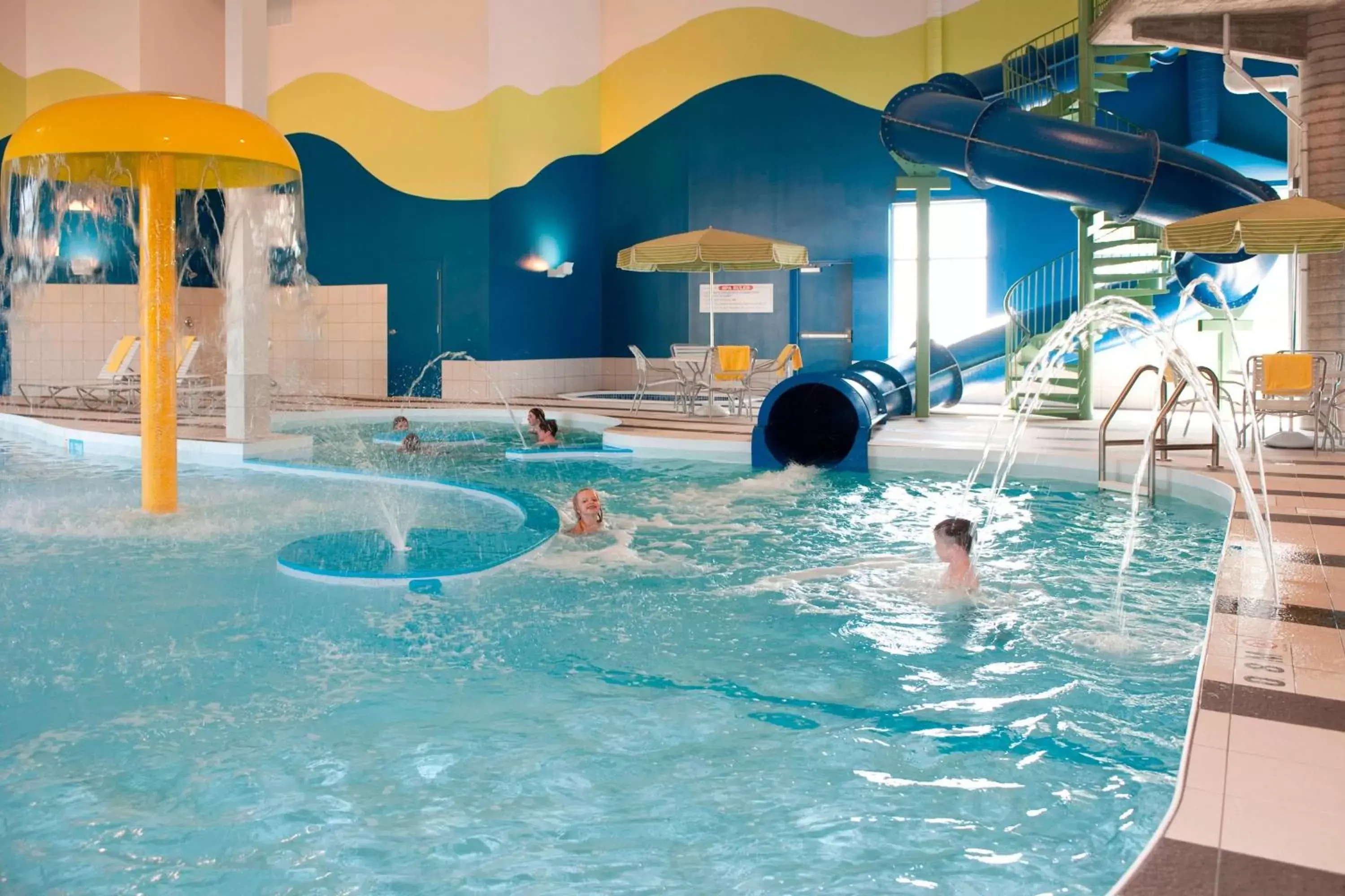 Area and facilities, Swimming Pool in Fairfield Inn & Suites by Marriott Winnipeg