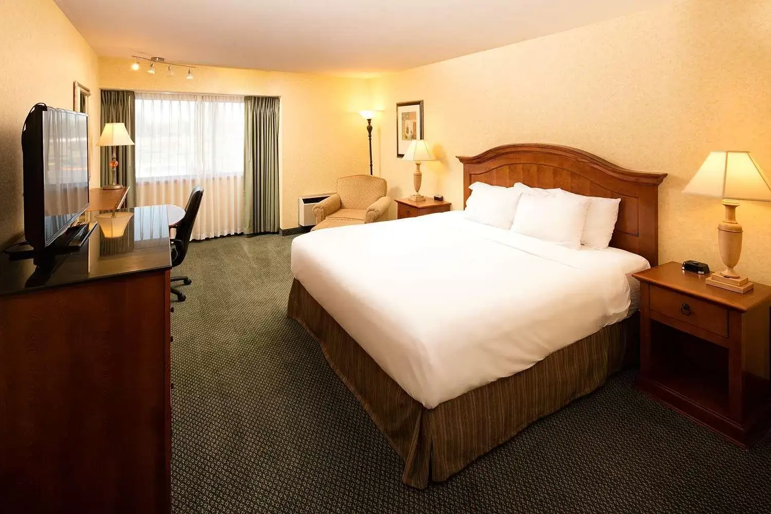 Bed in Red Lion Hotel Kennewick Columbia Center