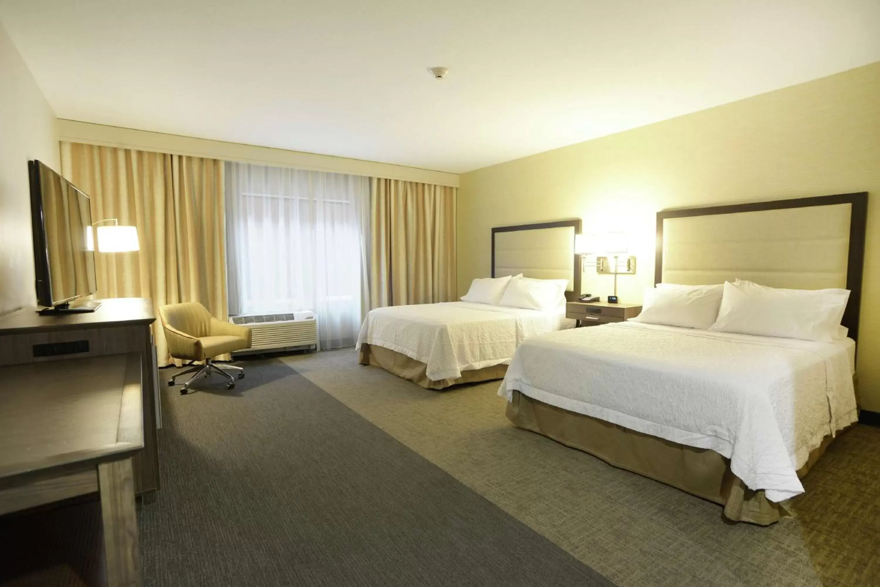 Bed in Hampton Inn & Suites Ponca City