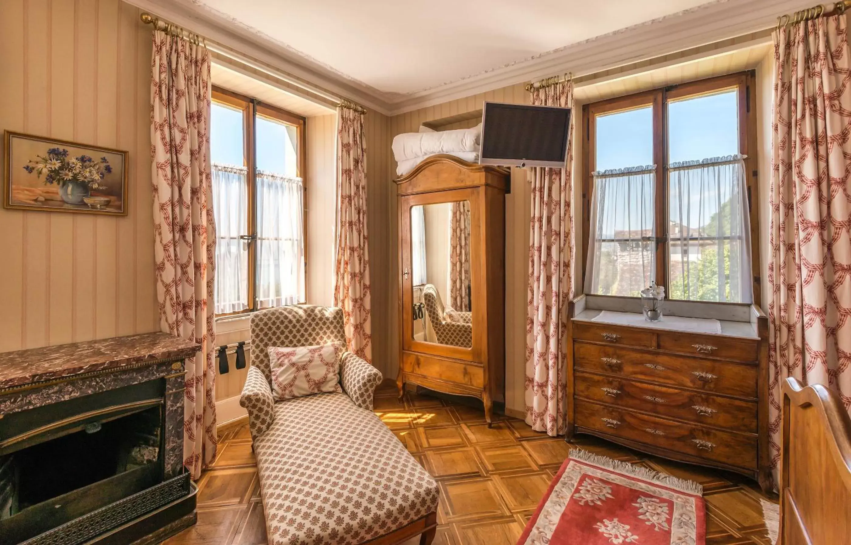 Photo of the whole room, Seating Area in Swiss Historic Hotel Masson