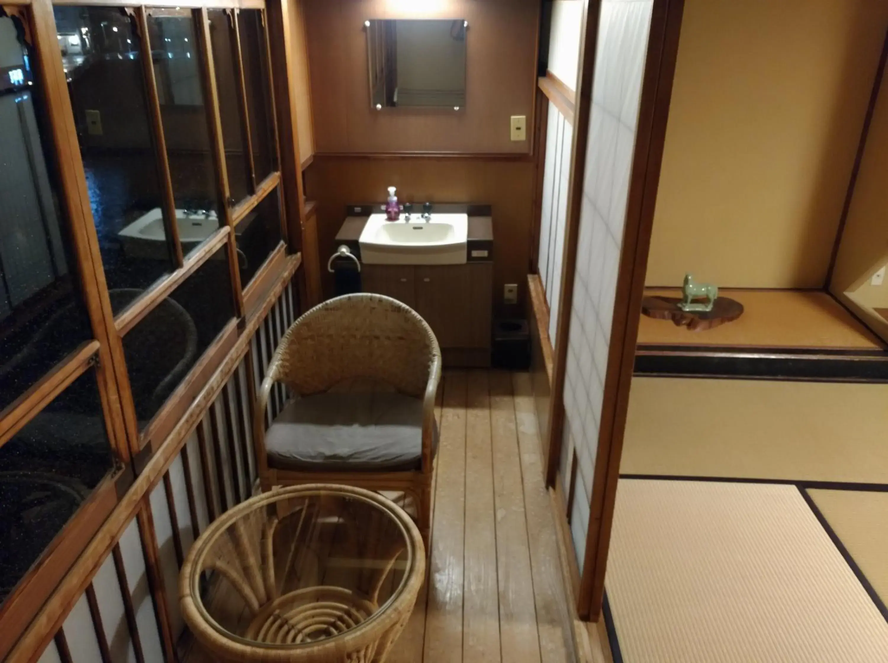 Bathroom in K's House Ito Onsen - Historical Ryokan Hostel