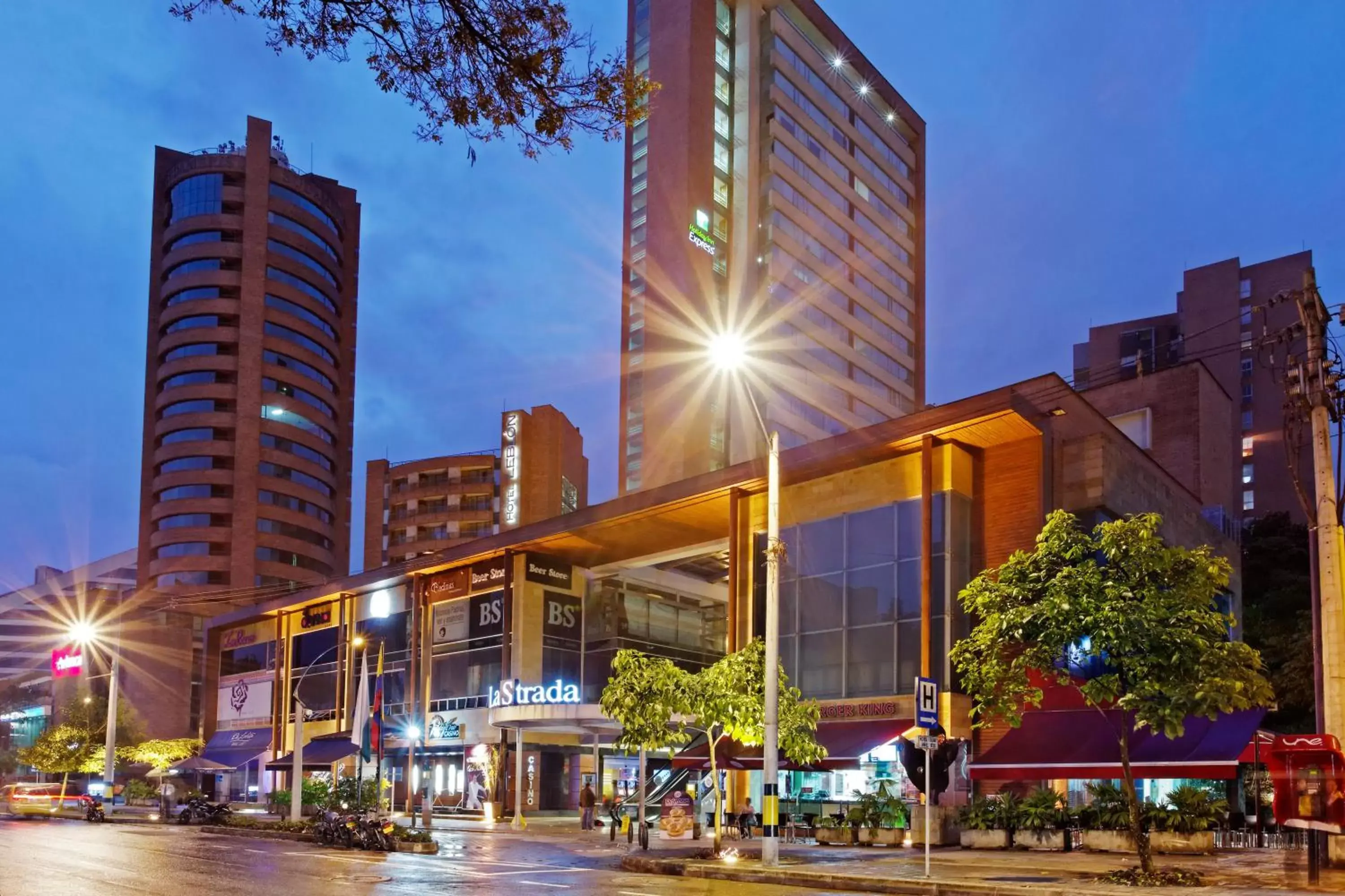 Property Building in Hotel Holiday Inn Express & Suites Medellin, an IHG Hotel