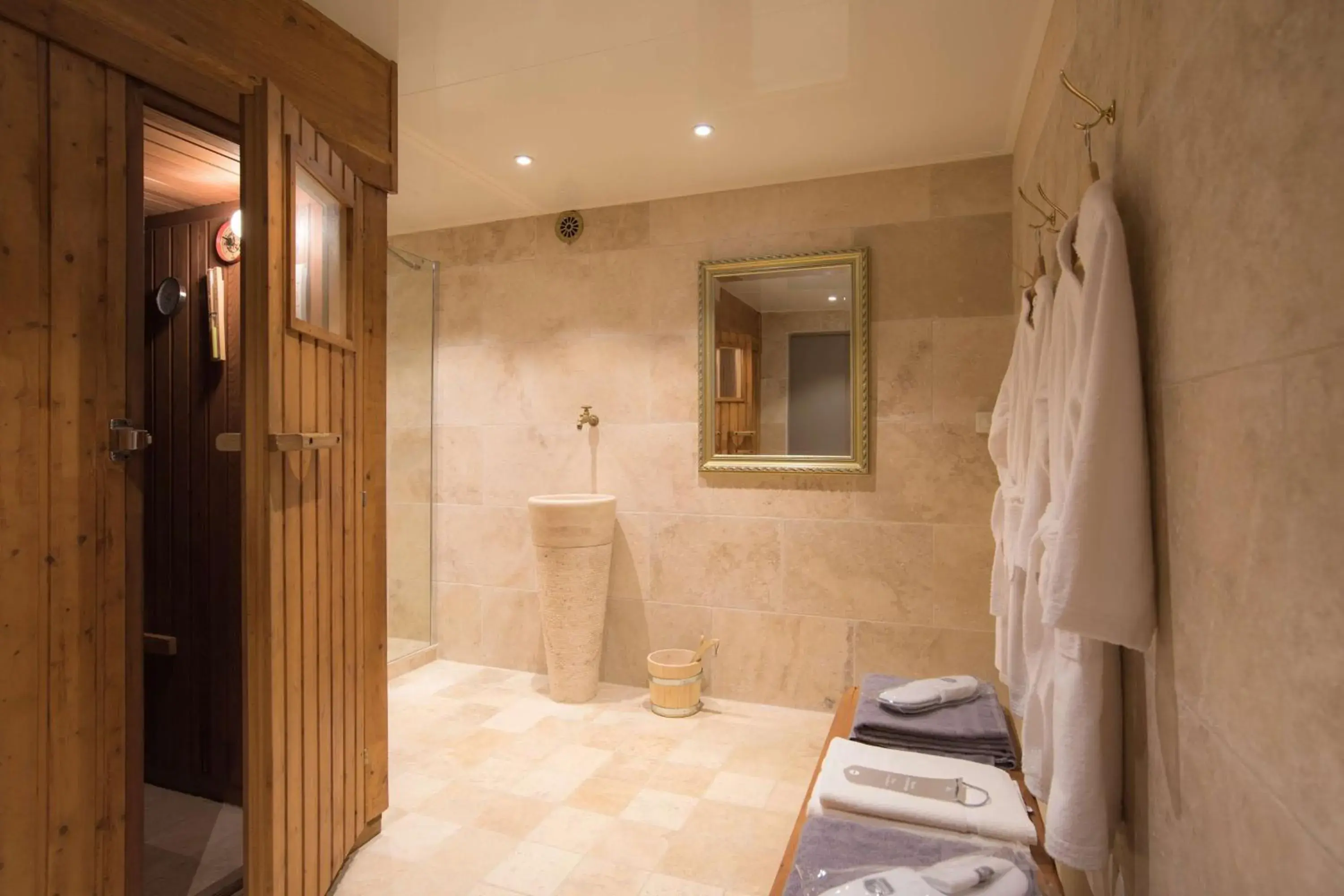 Spa and wellness centre/facilities in Best Western Sévan Parc Hôtel Spa and wellness centre/facilities in Best Western Sévan Parc Hôtel