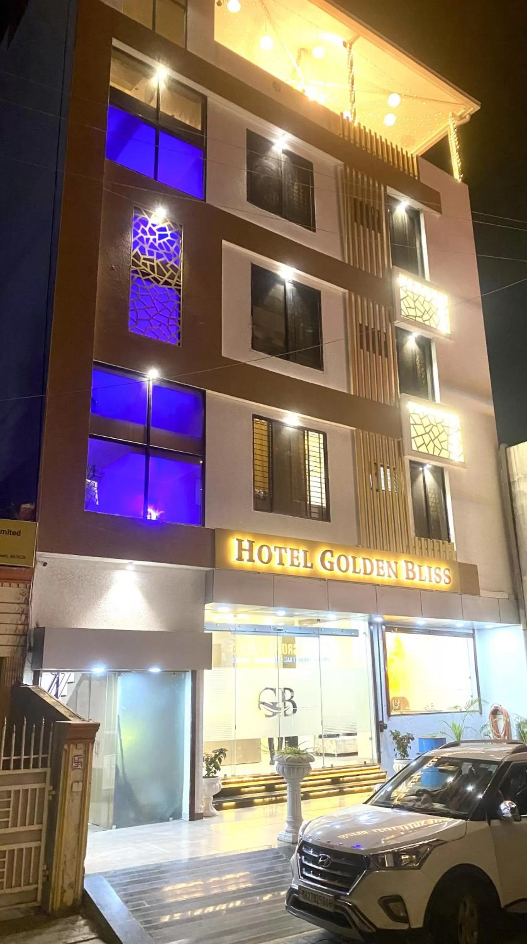 Property building in Hotel Golden Bliss