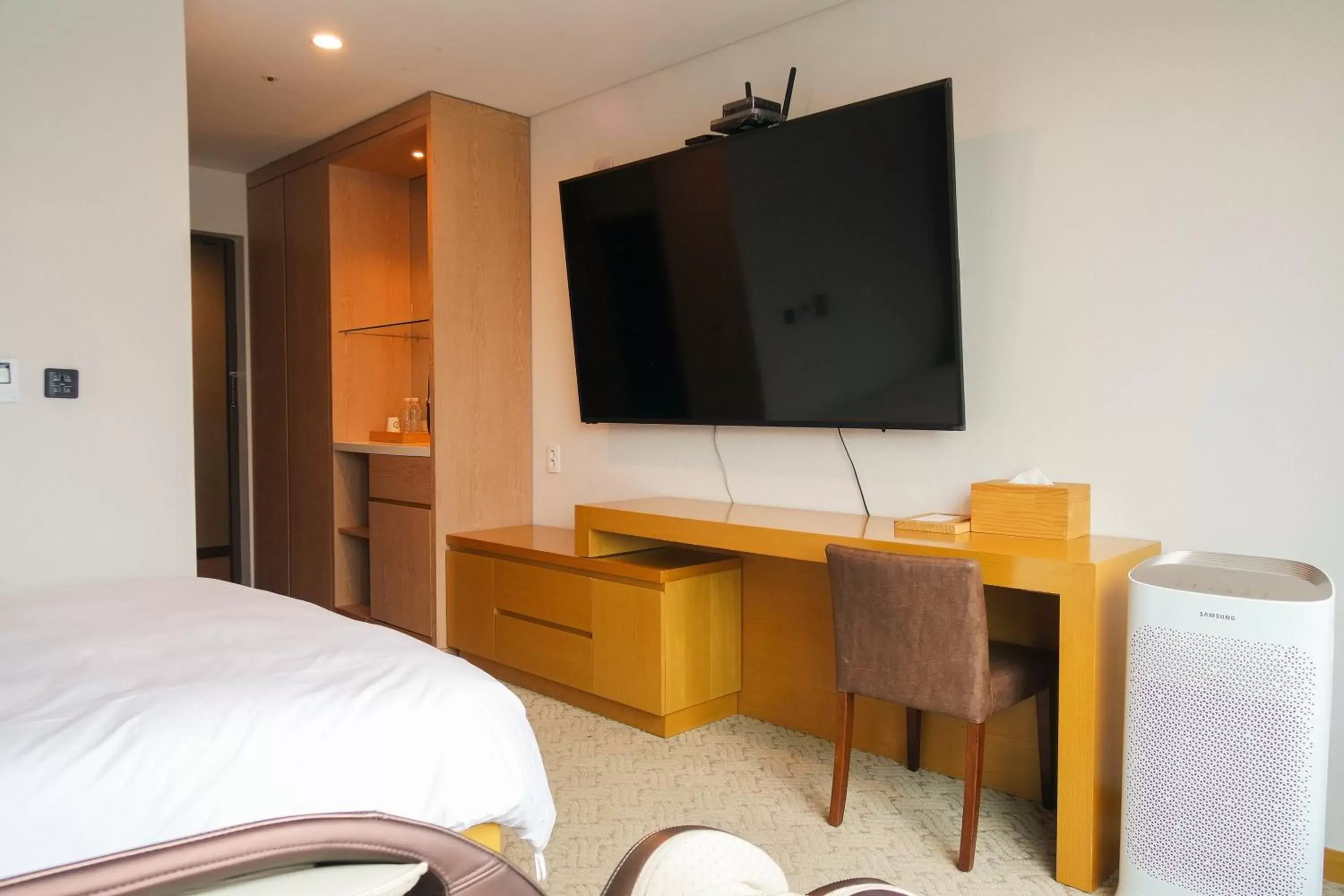 Bed, TV/Entertainment Center in Jongno Dongdaemun Lumia Hotel