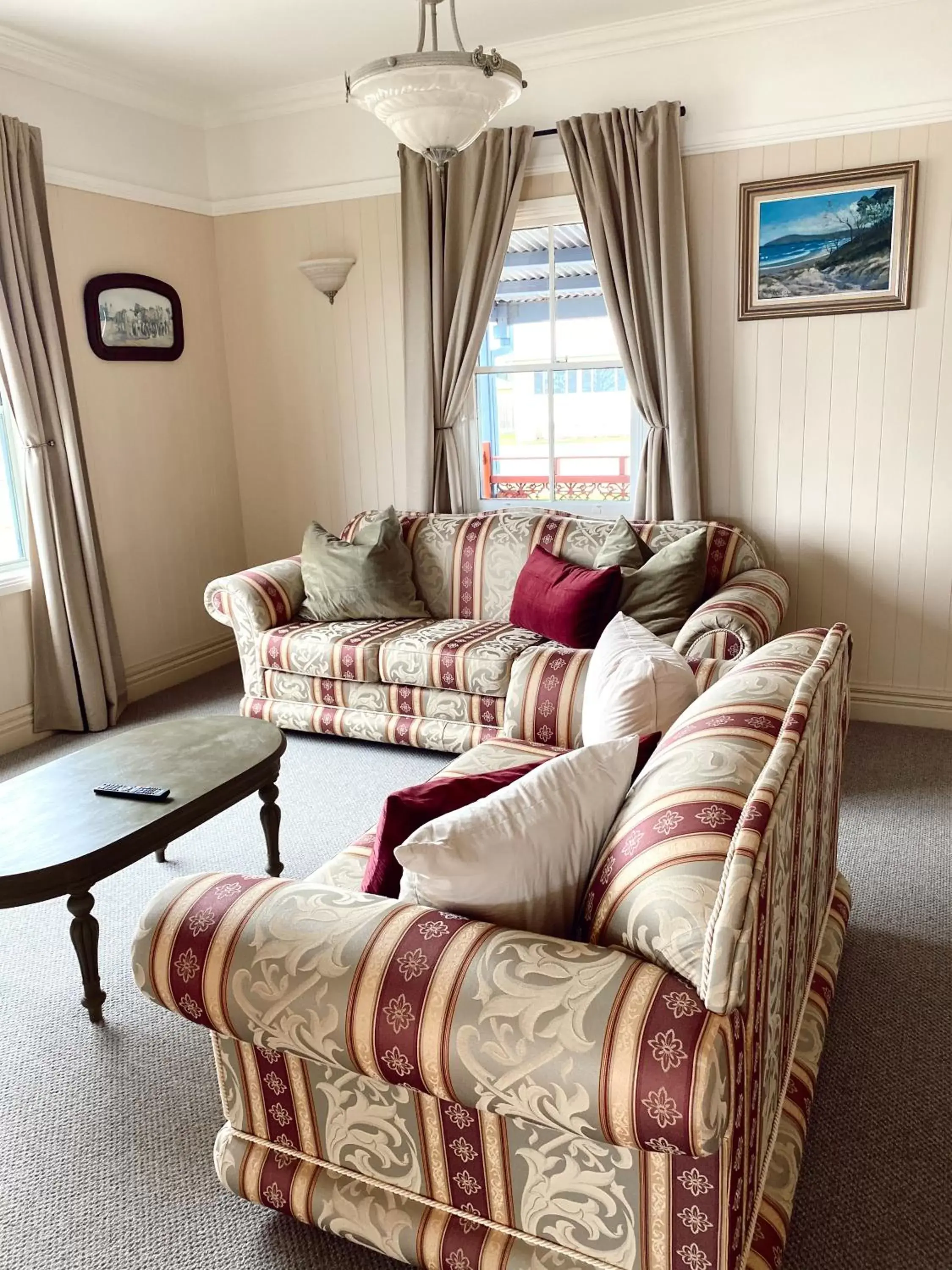 Seating Area in Heritage House Motel & Units