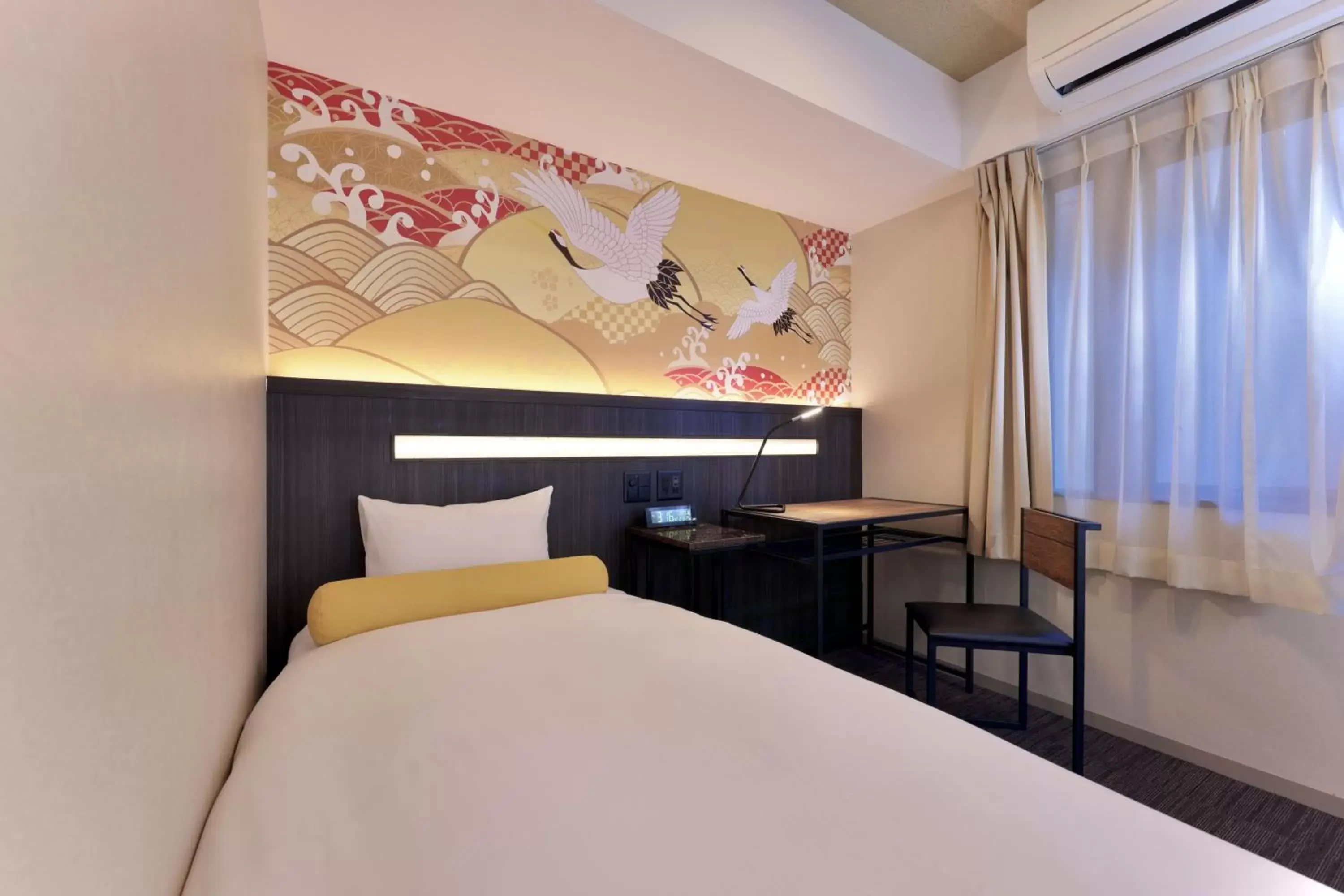 Bedroom, Bed in Kuromon Crystal Hotel