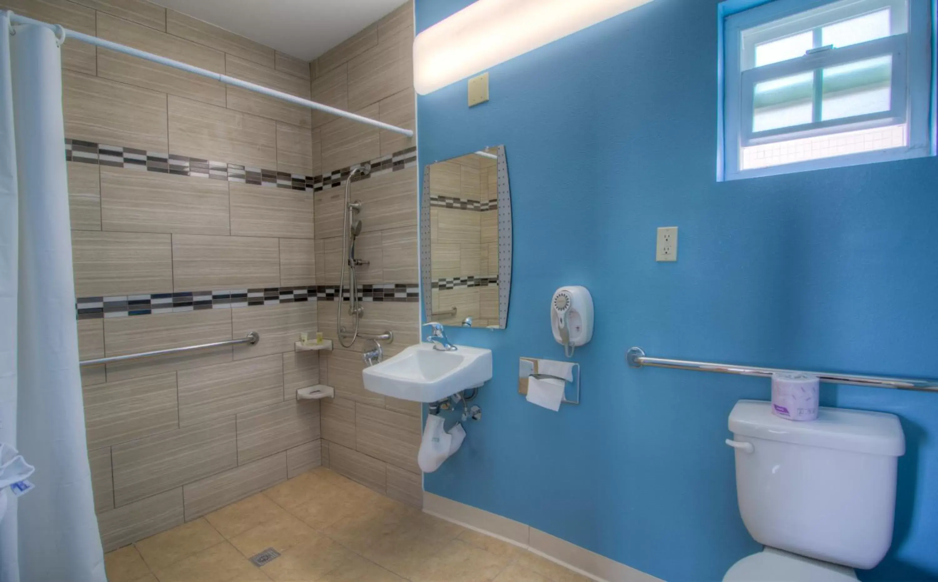 Shower, Bathroom in Princess Inn
