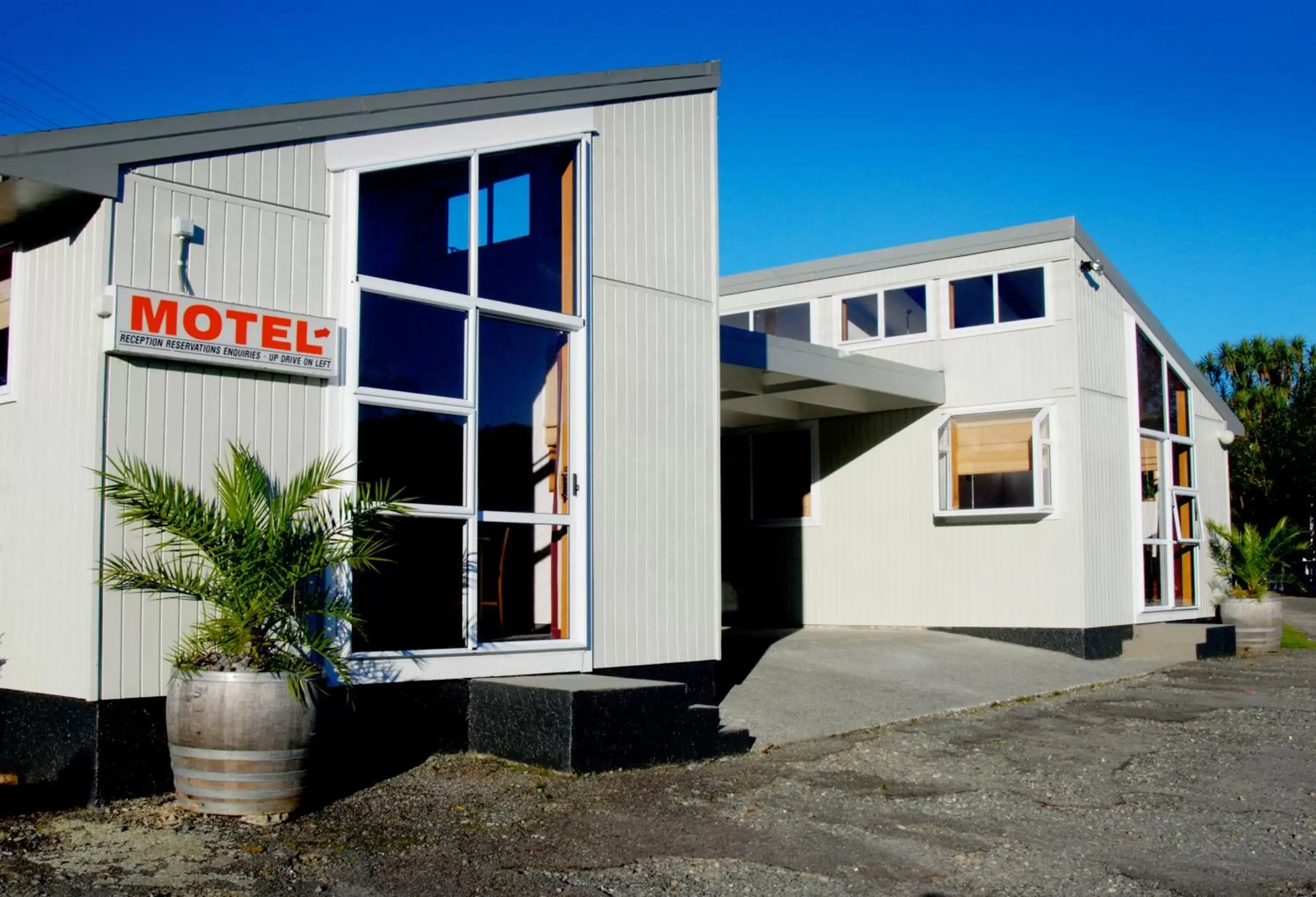 Facade/entrance, Property Building in Apostles View Motel