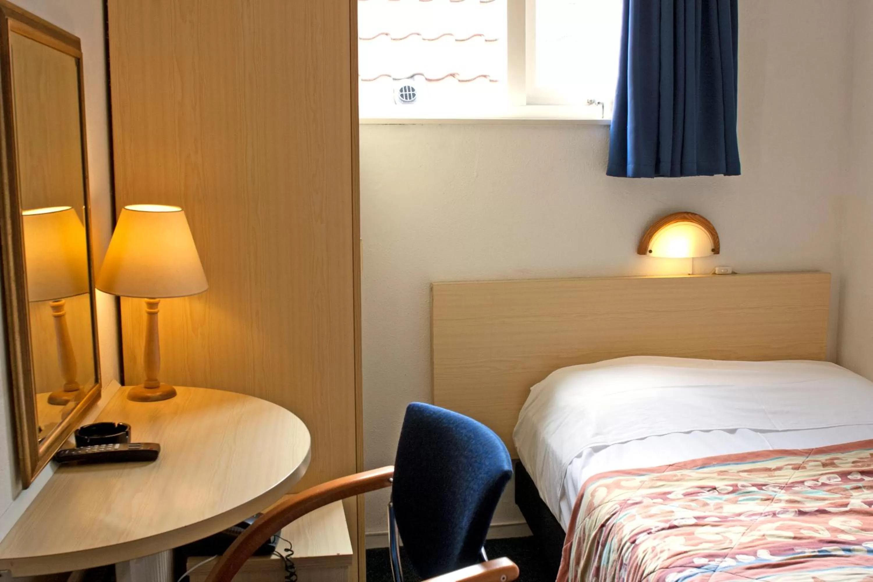 Photo of the whole room, Bed in Koopermoolen